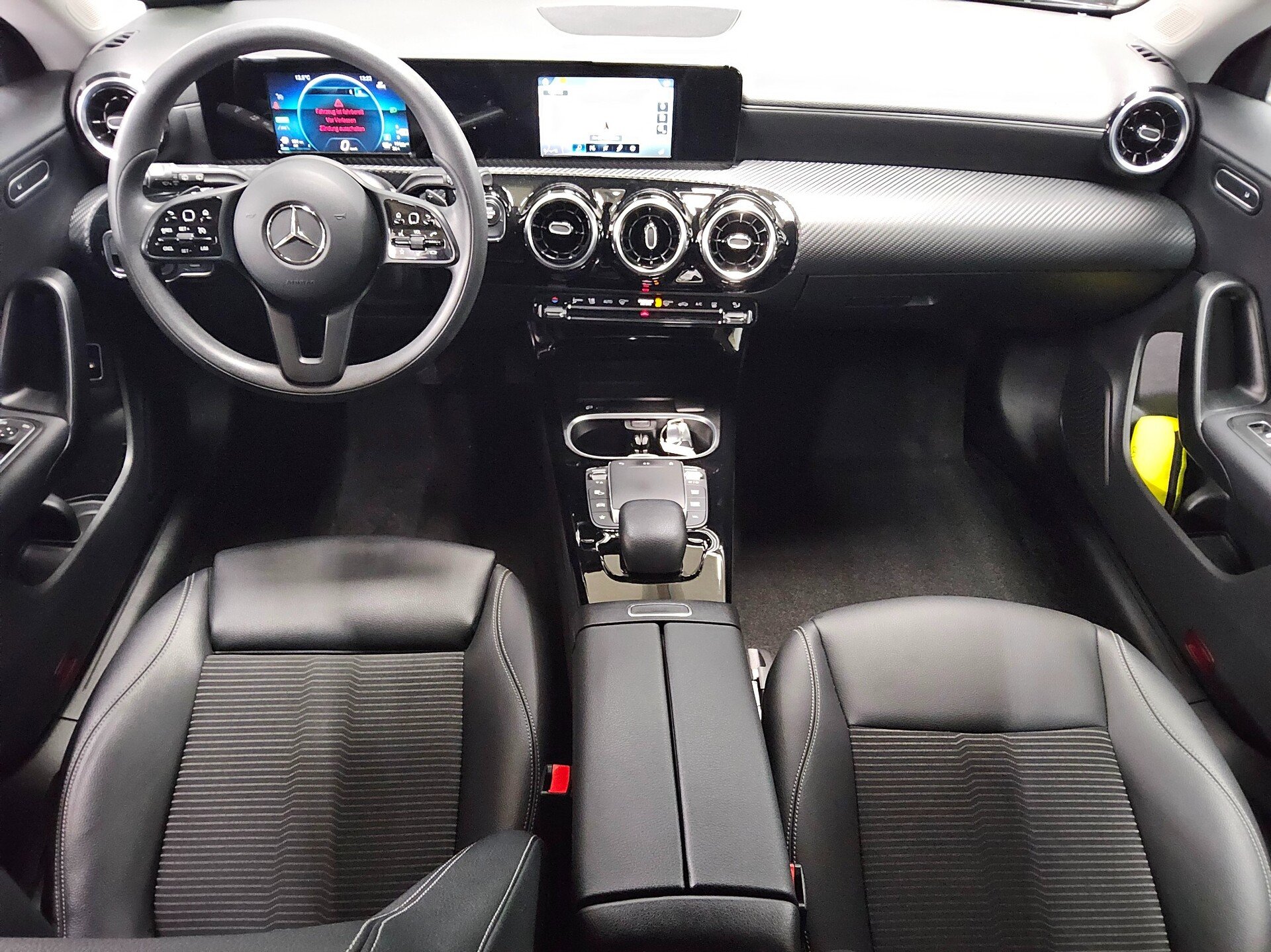 Mercedes-Benz CLA 250 Shooting Brake e Navi LED PDC 5