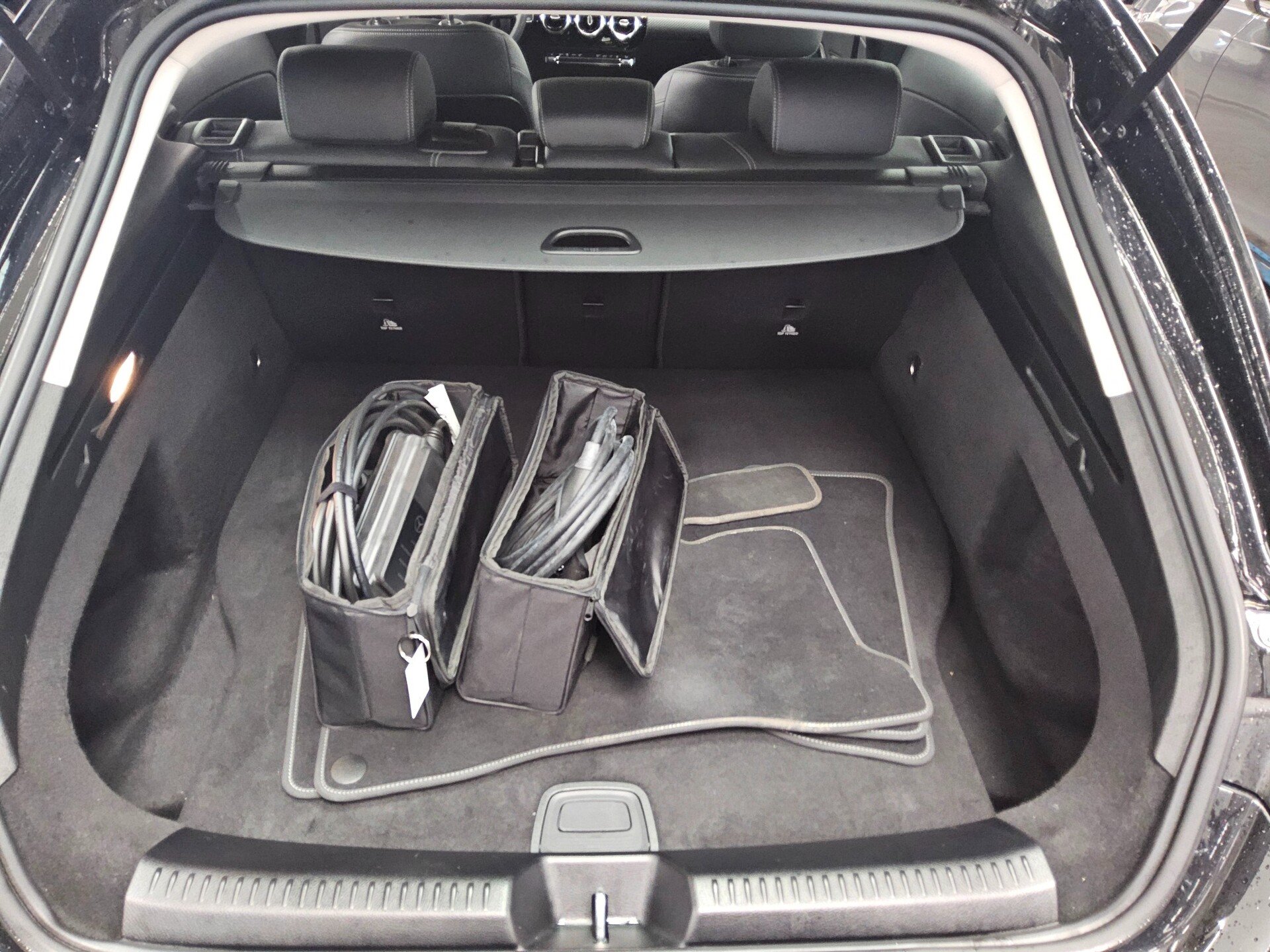 Mercedes-Benz CLA 250 Shooting Brake e Navi LED PDC 12