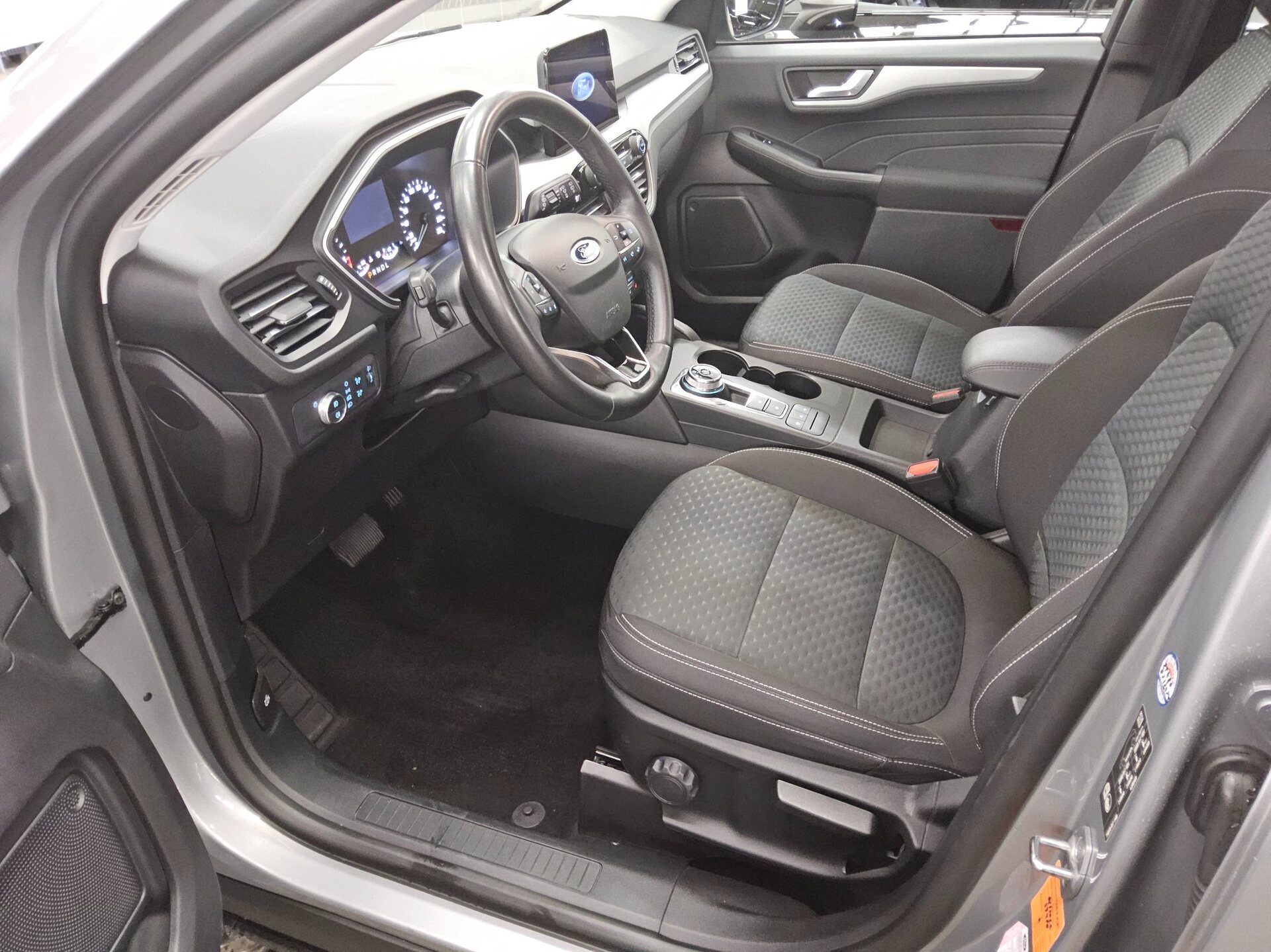 Ford Kuga 2.0 EB Cool&Connect Navi Shz AHK PDC 8