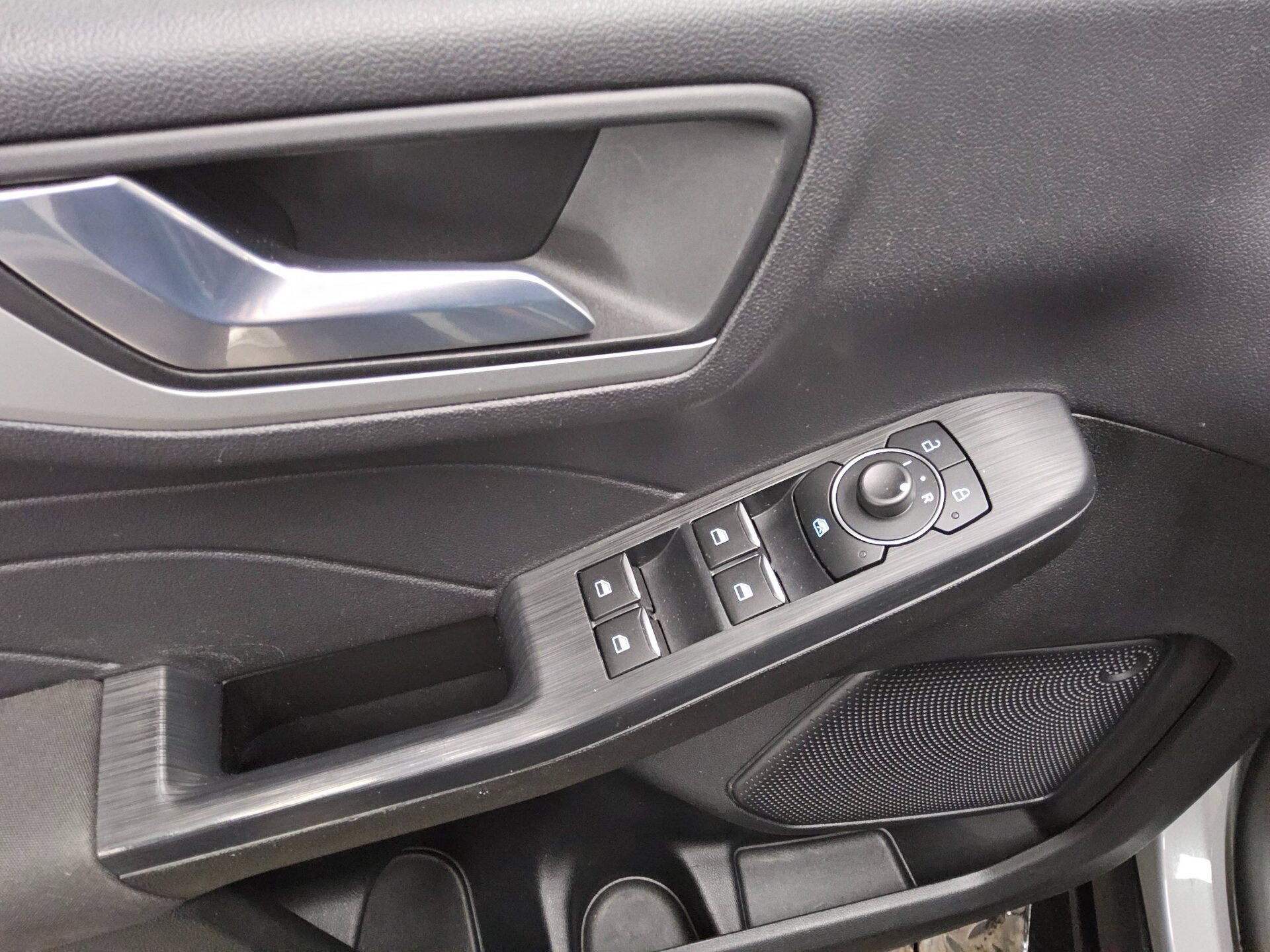 Ford Kuga 2.0 EB Cool&Connect Navi Shz AHK PDC 9