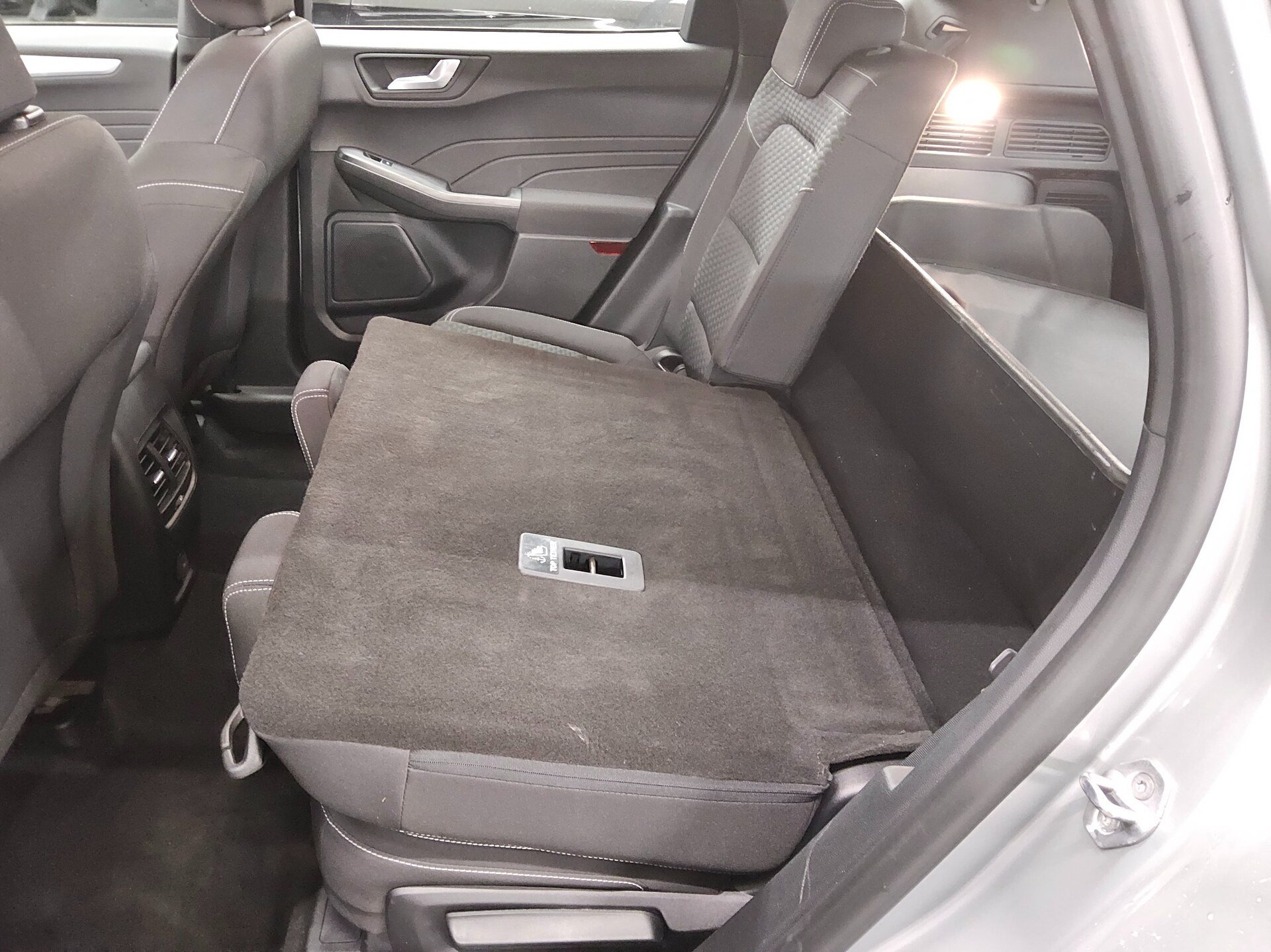 Ford Kuga 2.0 EB Cool&Connect Navi Shz AHK PDC 13