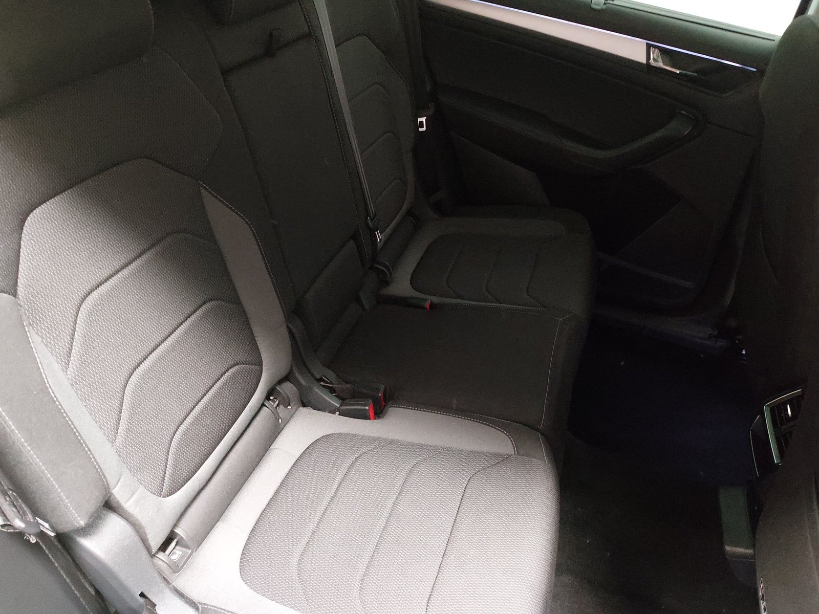 Skoda 2.0 TDI 2.0 TDI Ambition Navi vc AHK LED Kamera 12