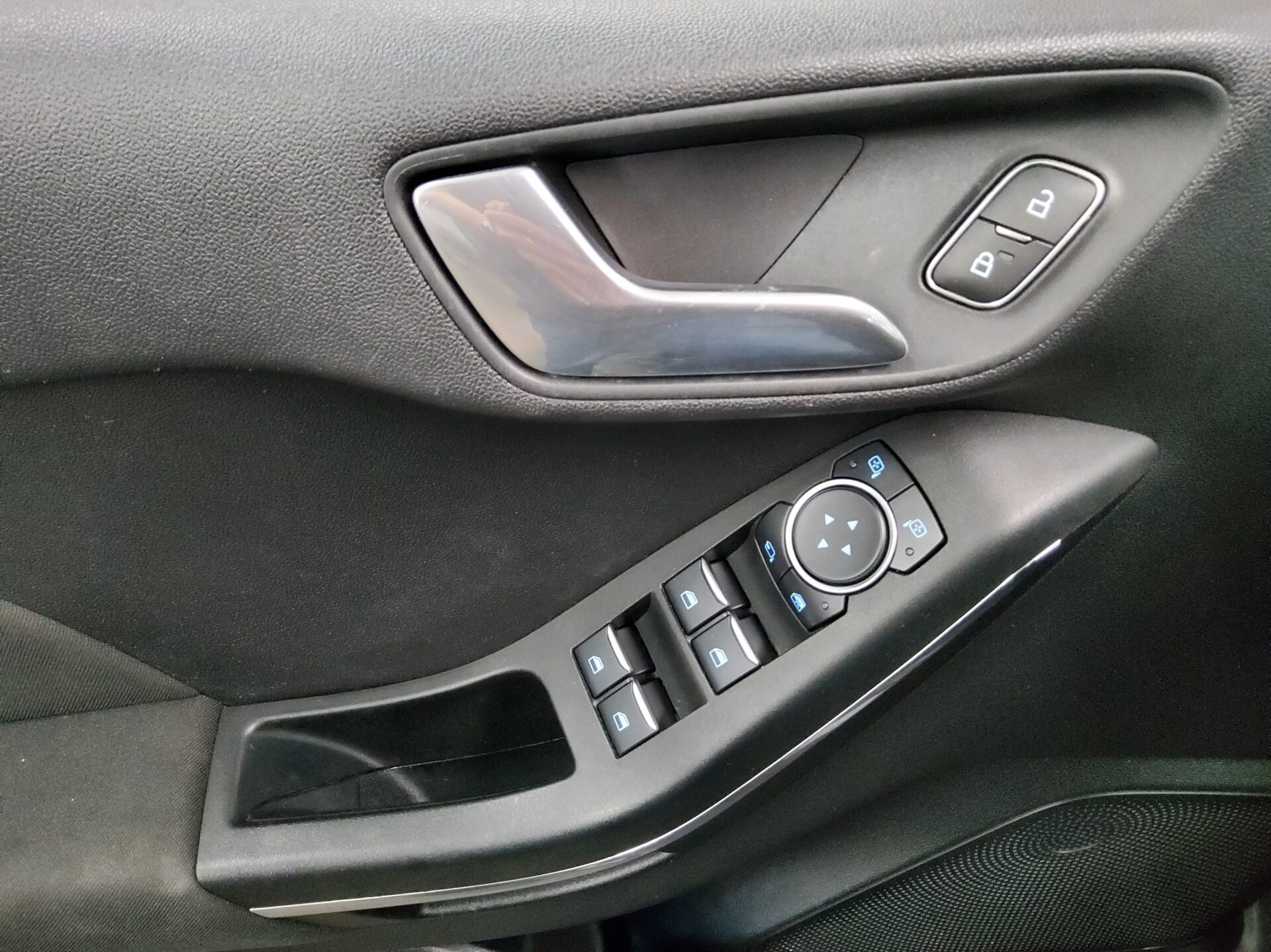 Ford Fiesta 1.0 EB Titanium Klima 9