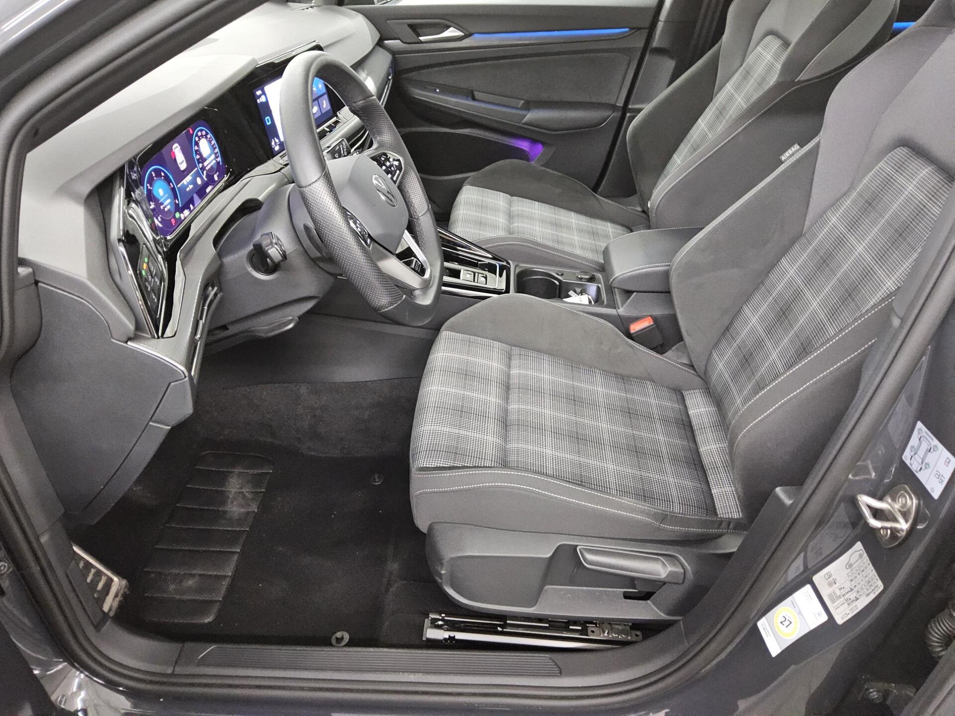 Volkswagen Golf-8 2.0 TDI GTD Navi LED DC ACC Harman-Kardon 9