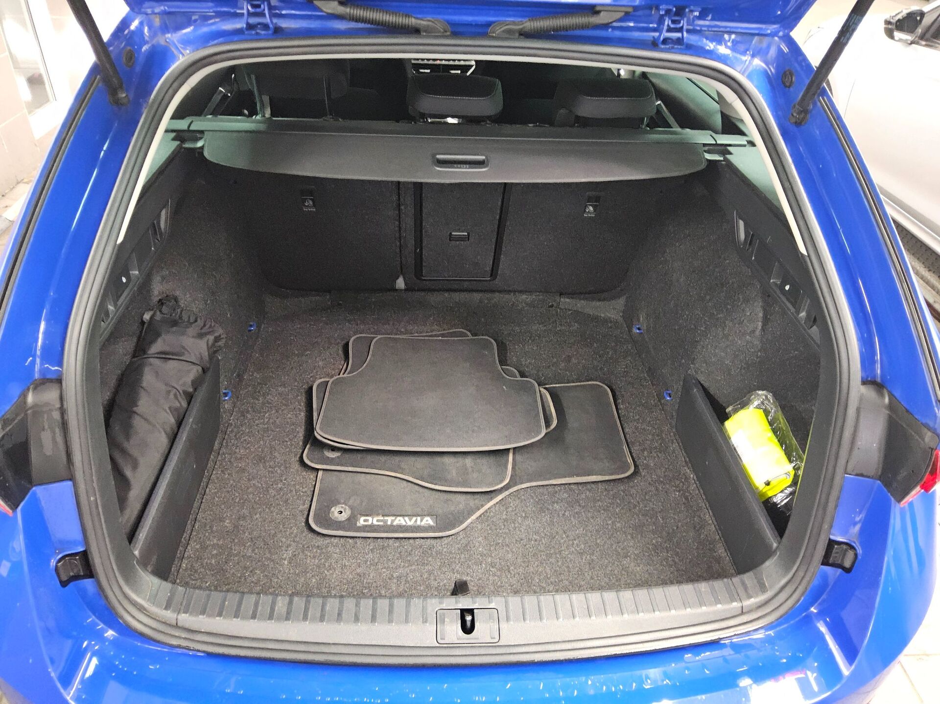 Skoda Octavia Kombi 2.0 TDI Style Navi LED Virtual 12