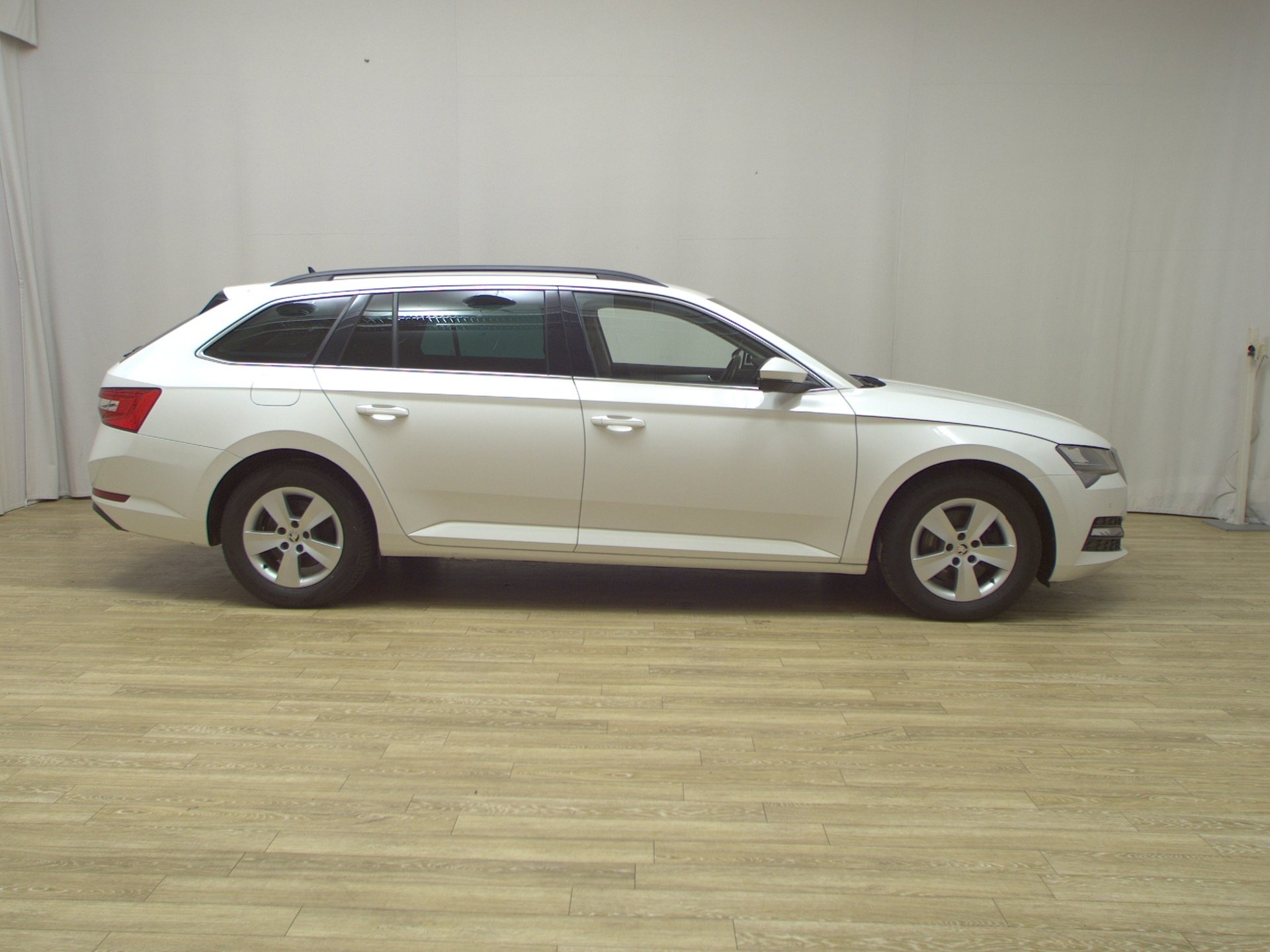 Skoda Superb Kombi 2.0 TDI Ambition Navi LED Virtual Canton