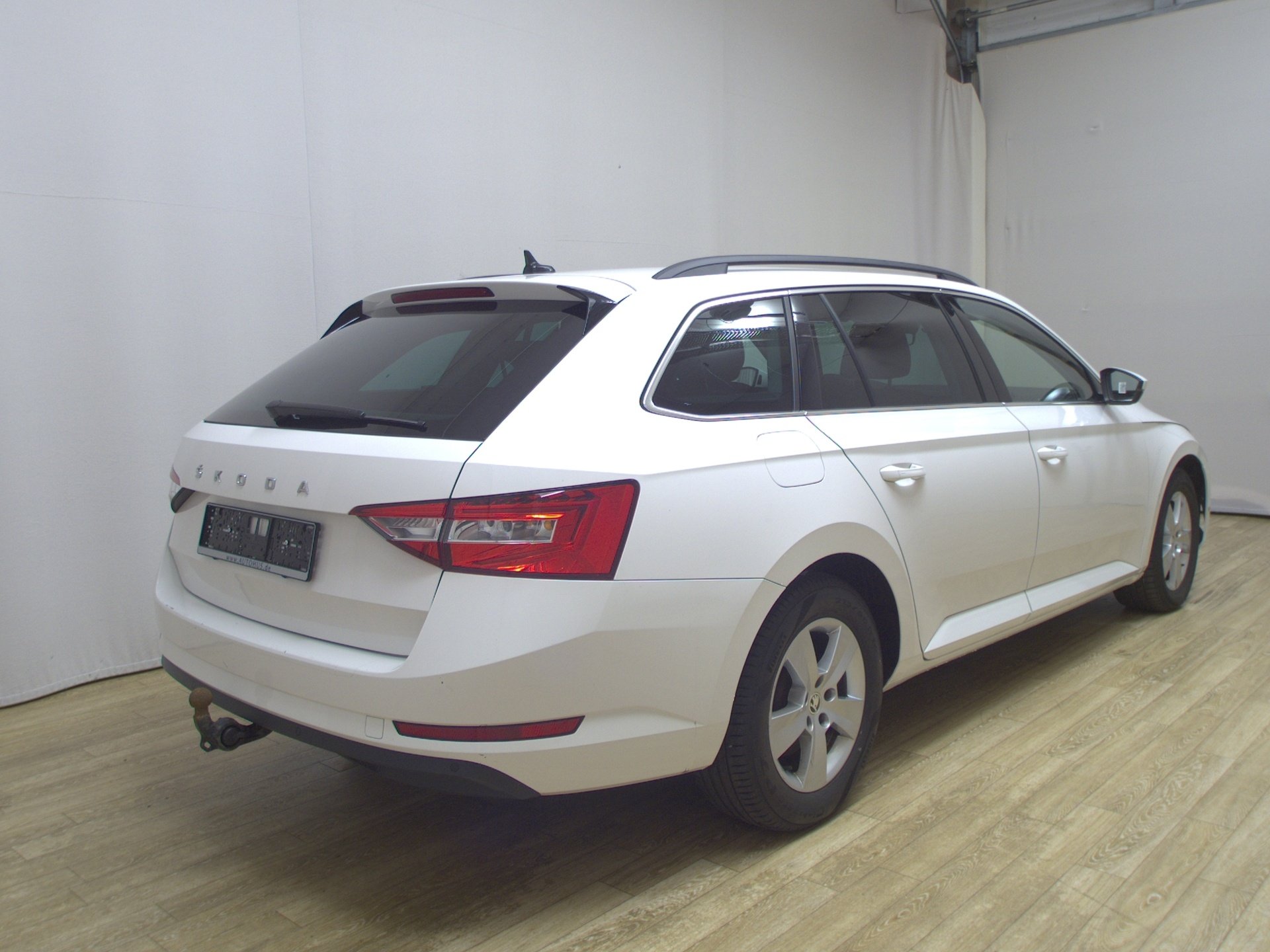 Skoda Superb Kombi 2.0 TDI Ambition Navi LED Virtual Canton 4
