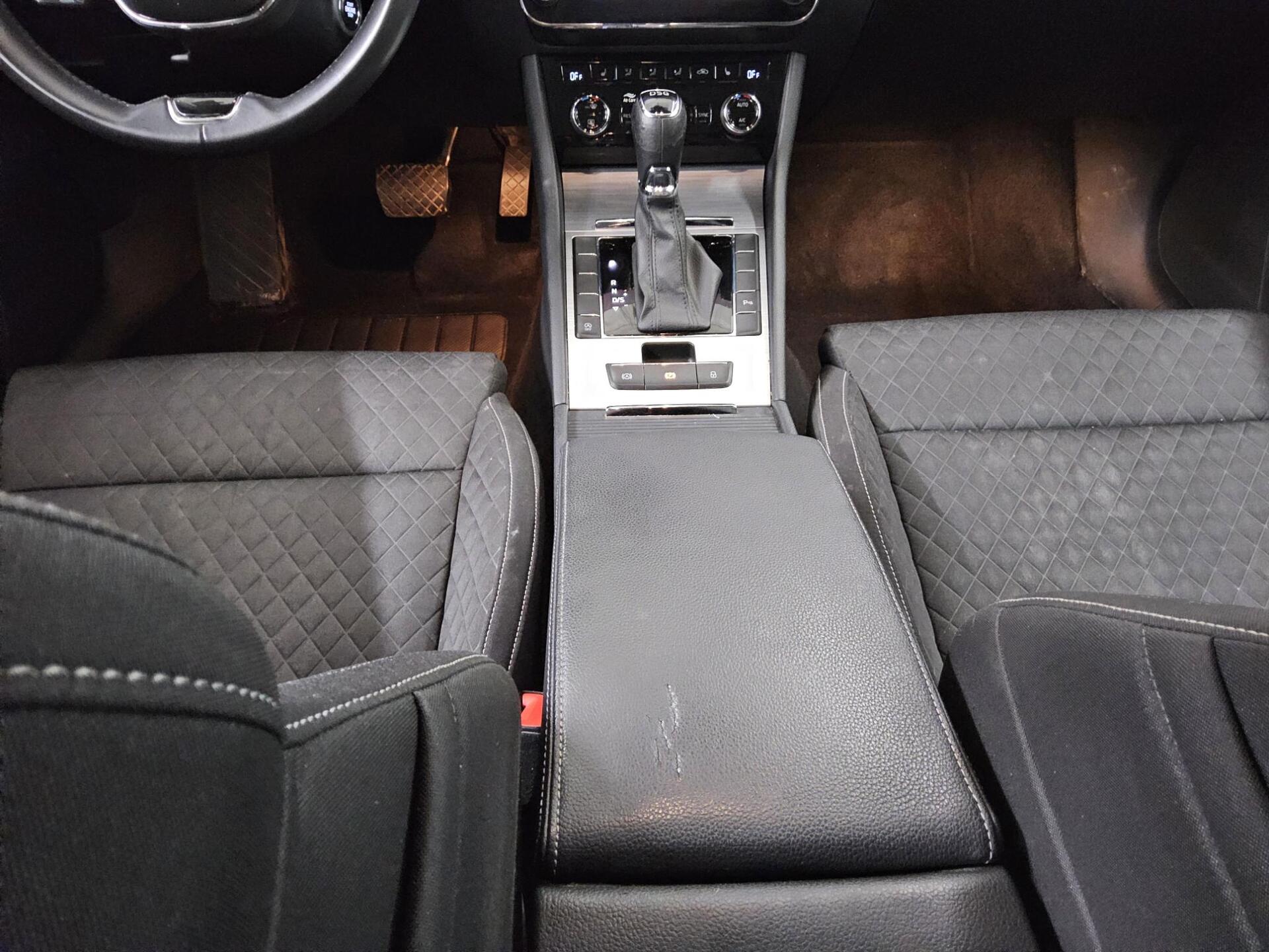 Skoda Superb Kombi 2.0 TDI Ambition Navi LED Virtual Canton 6