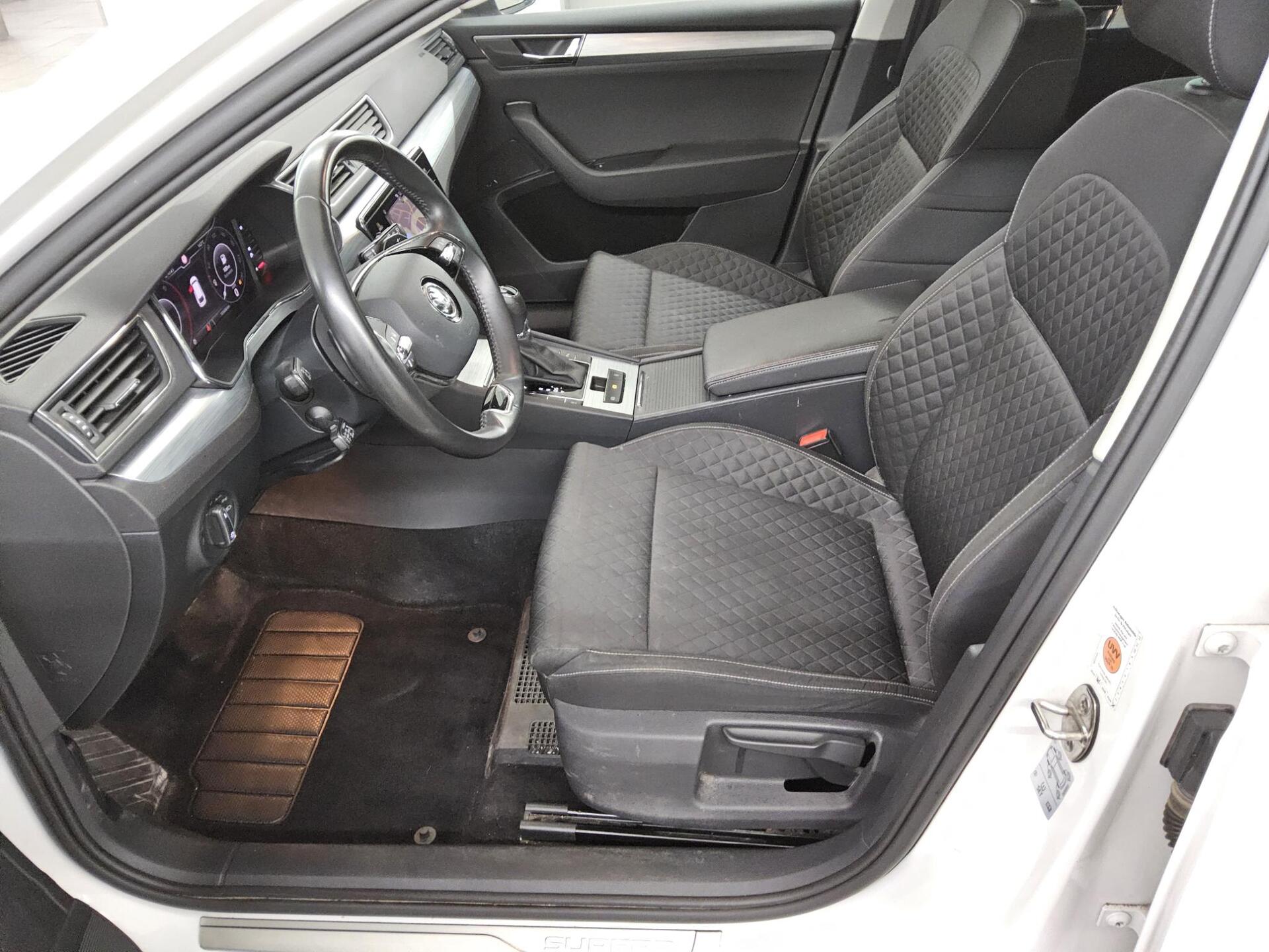 Skoda Superb Kombi 2.0 TDI Ambition Navi LED Virtual Canton 9