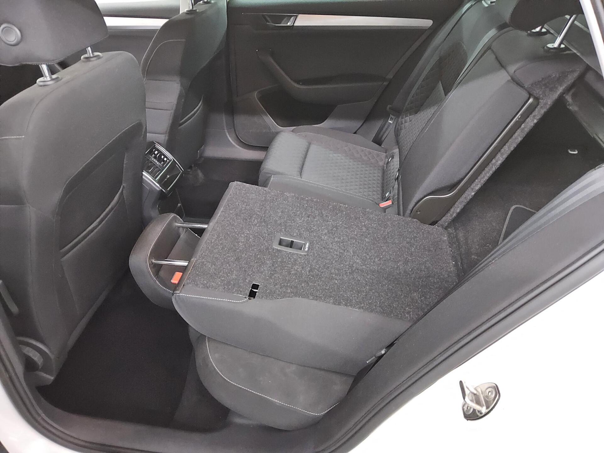 Skoda Superb Kombi 2.0 TDI Ambition Navi LED Virtual Canton 13