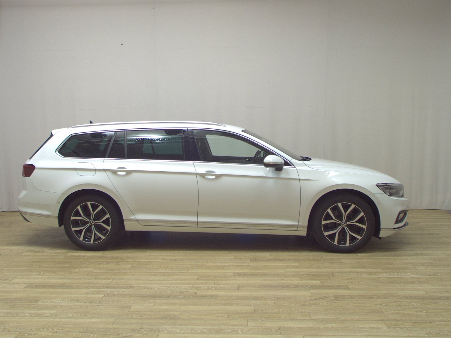 Volkswagen Passat Var. 2.0 TDI Elegance Leder Navi IQ.Light