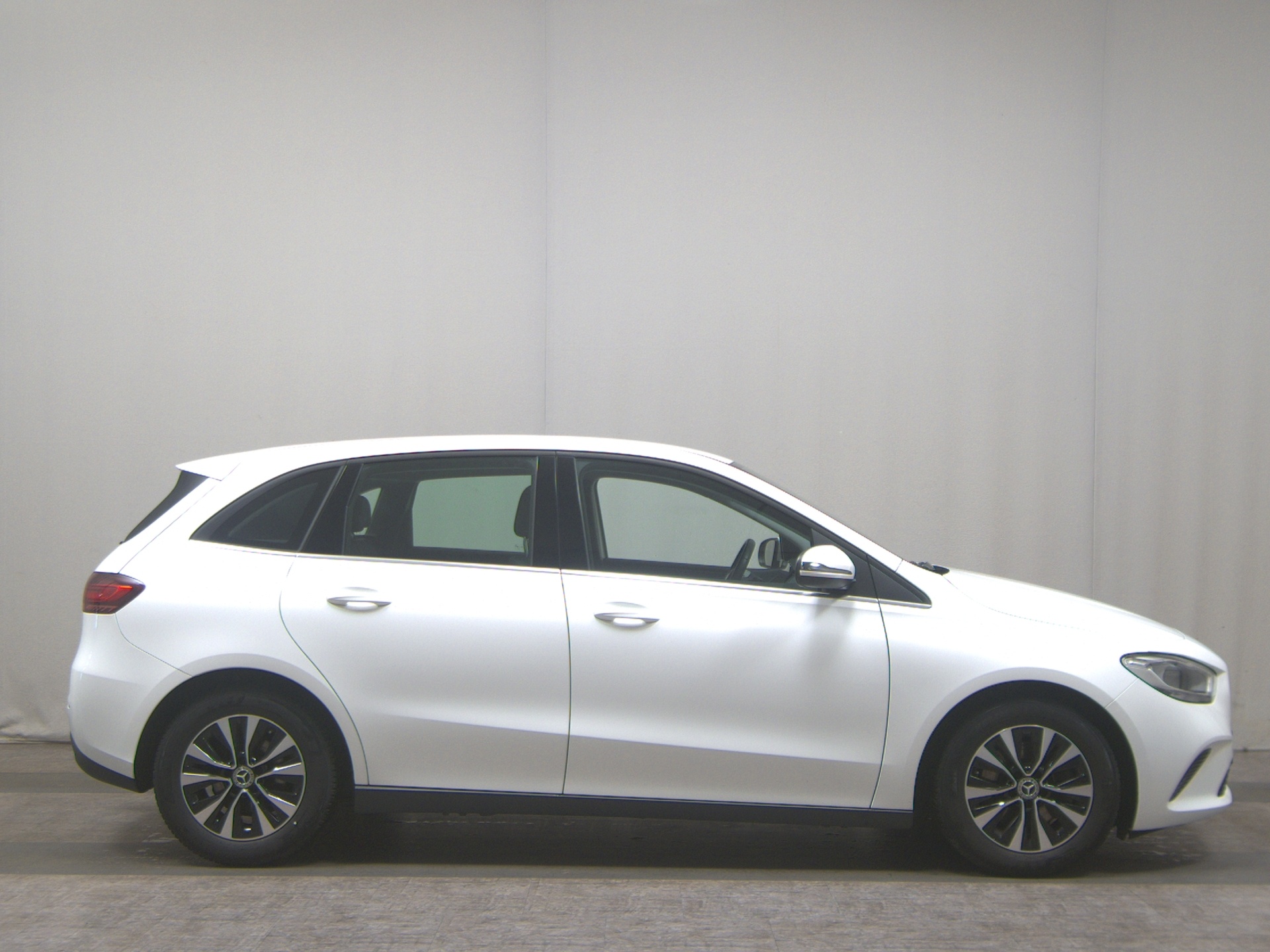 Mercedes-Benz B 180 d T-Leder Navi AHK Rückfahrkamera Shz