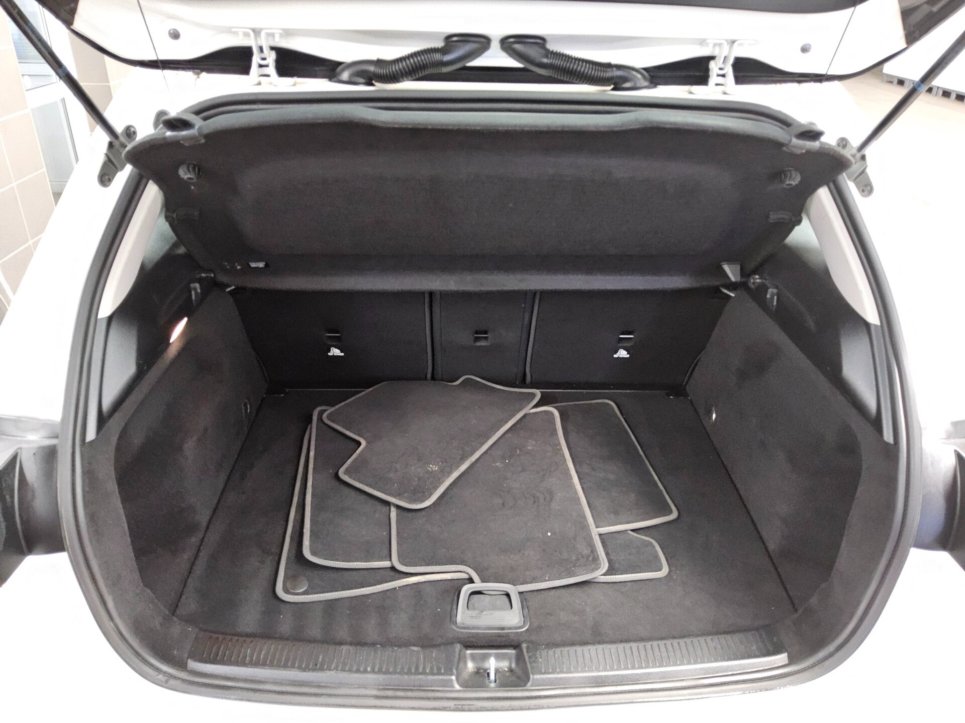 Mercedes-Benz B 180 d T-Leder Navi AHK Rückfahrkamera Shz 12