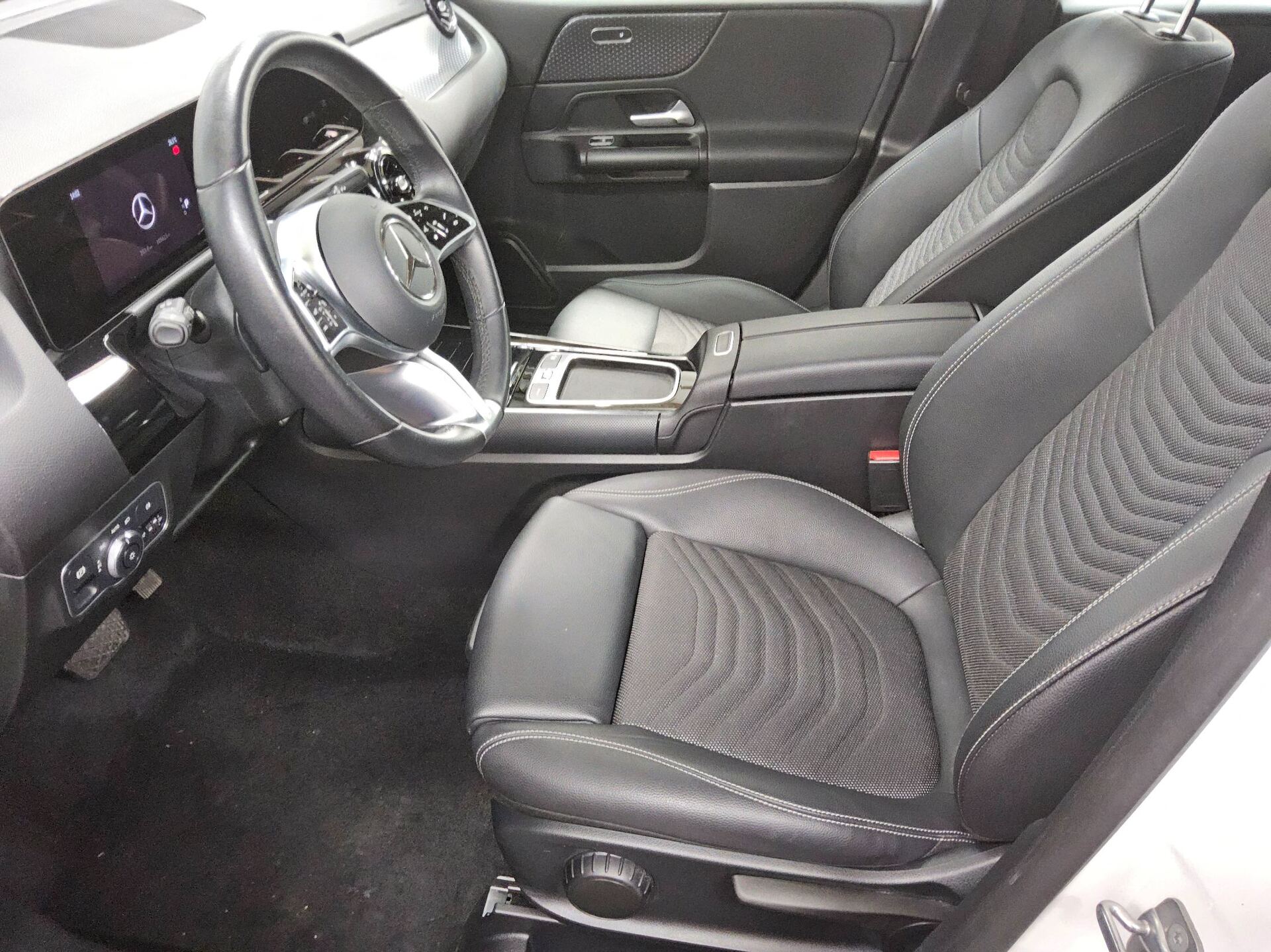 Mercedes-Benz B 180 d T-Leder Navi AHK Rückfahrkamera Shz 9