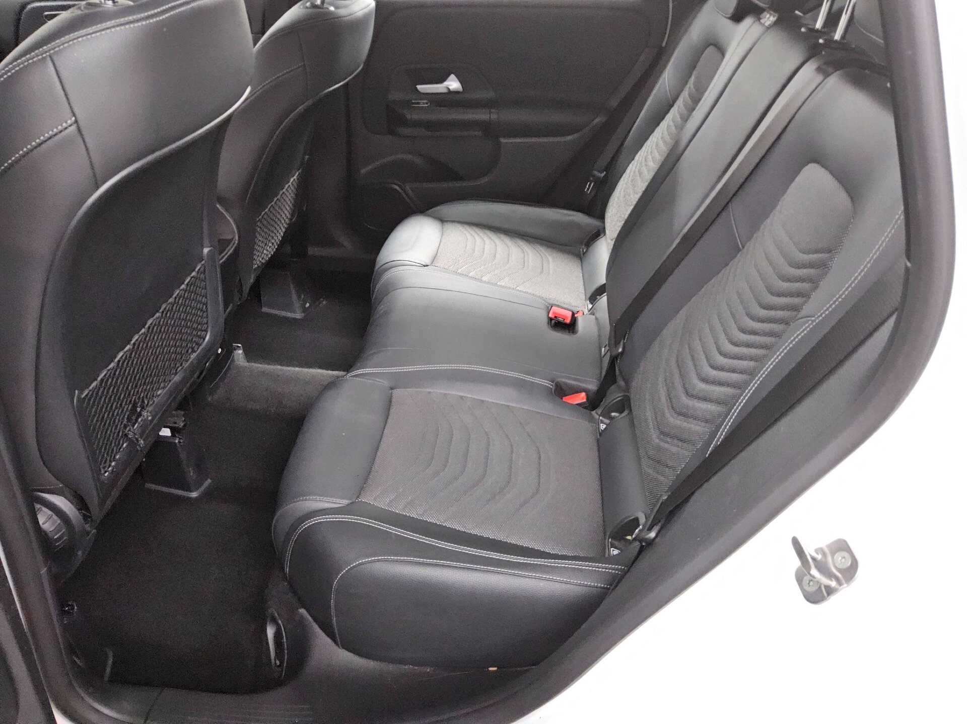 Mercedes-Benz B 180 d T-Leder Navi AHK Rückfahrkamera Shz 13