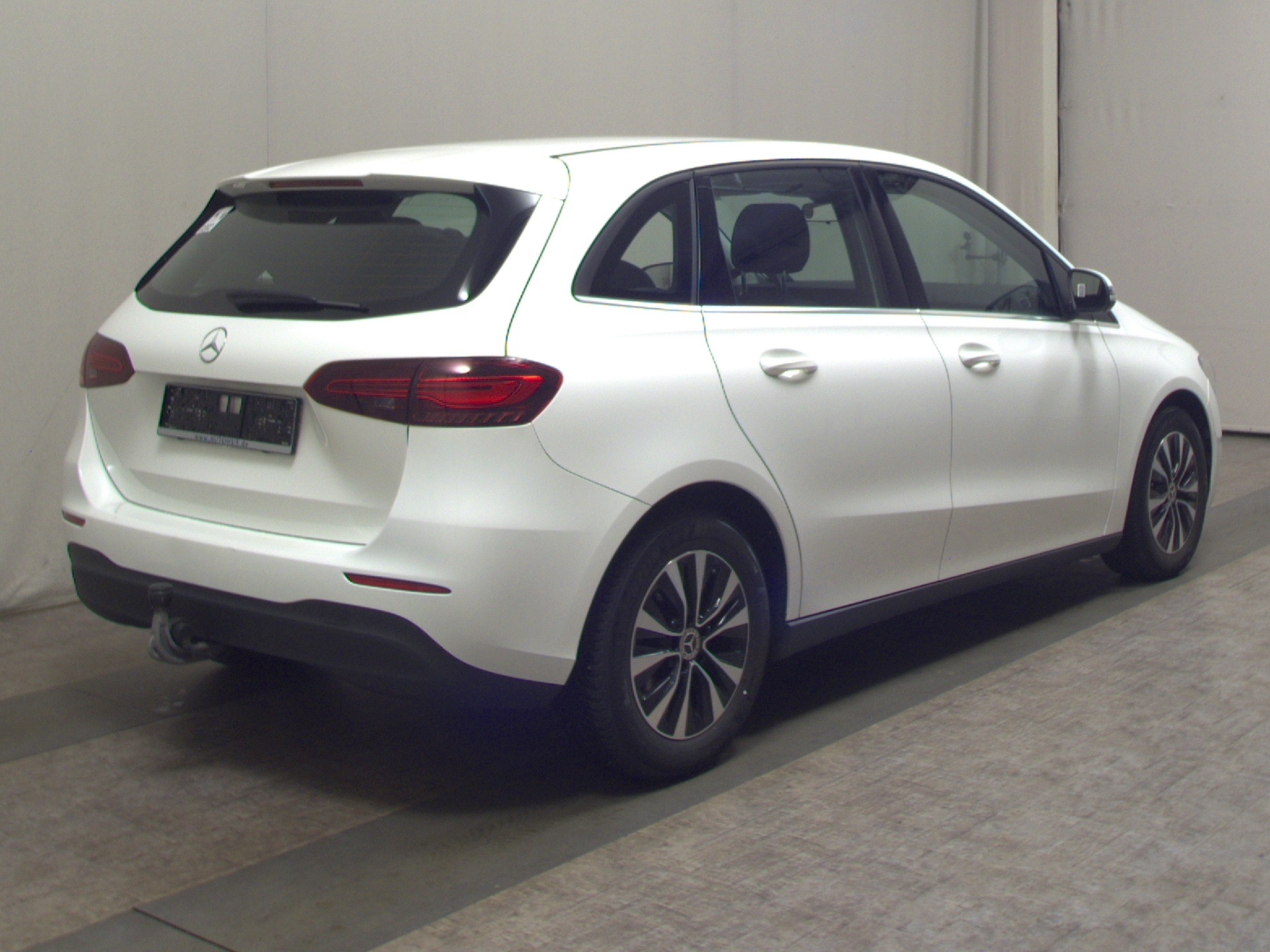 Mercedes-Benz B 180 d T-Leder Navi AHK Rückfahrkamera Shz 4