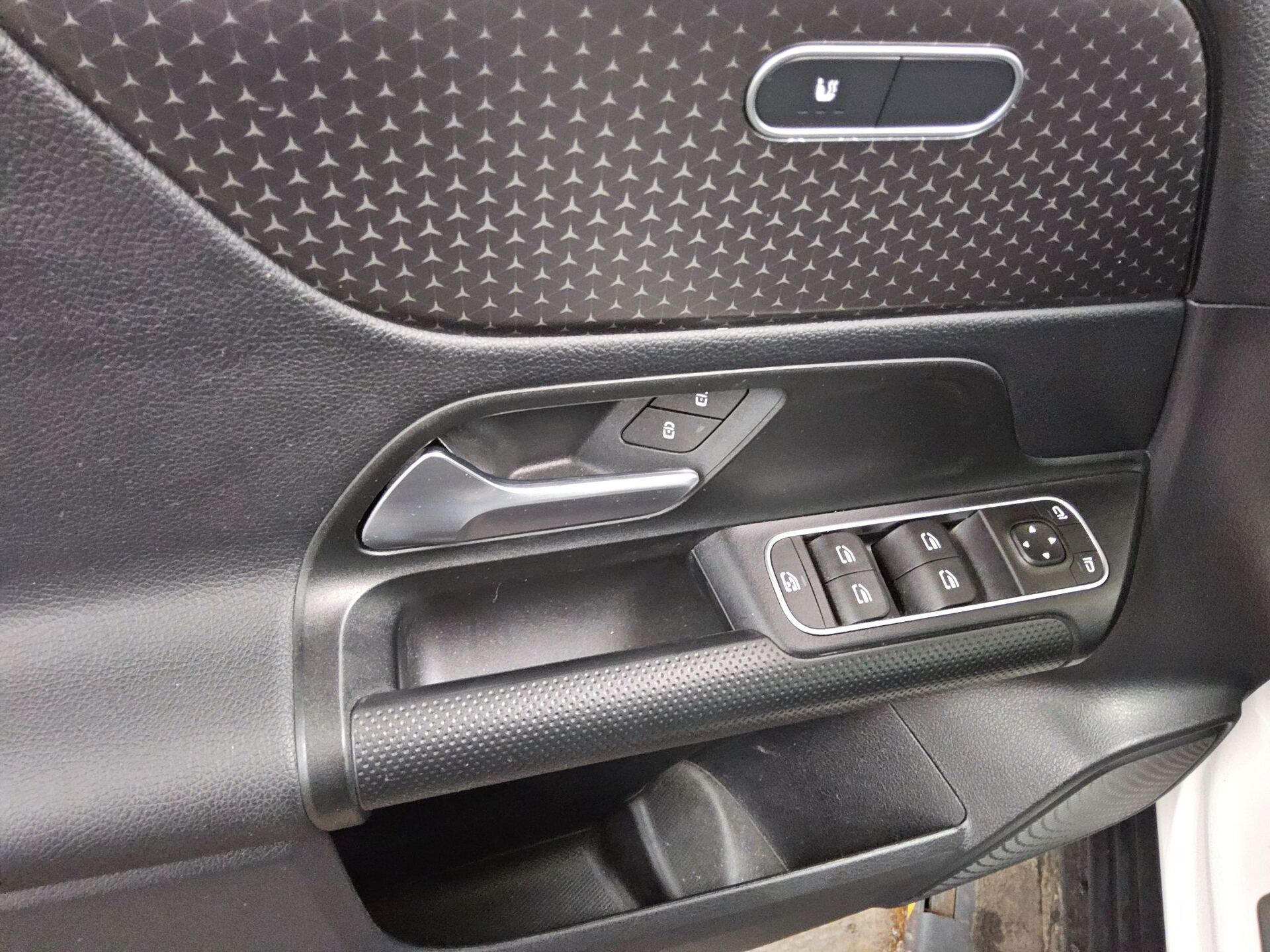 Mercedes-Benz B 180 d T-Leder Navi AHK Rückfahrkamera Shz 10