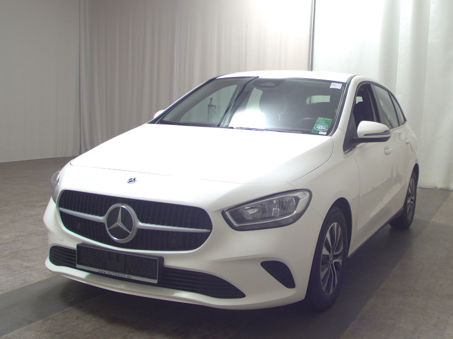 Mercedes-Benz B 180 d T-Leder Navi AHK Rückfahrkamera Shz 2
