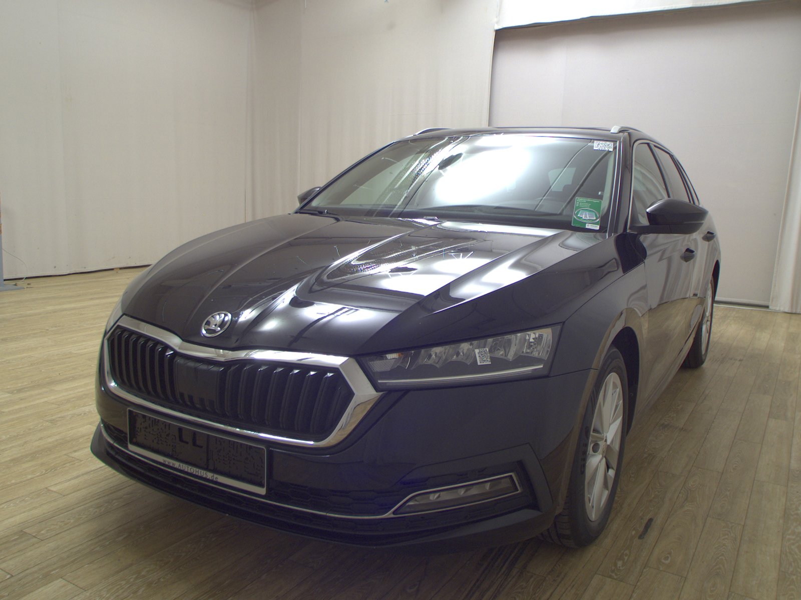 Skoda Octavia Kombi 2.0 TDI Style Navi vc Pano LED 2