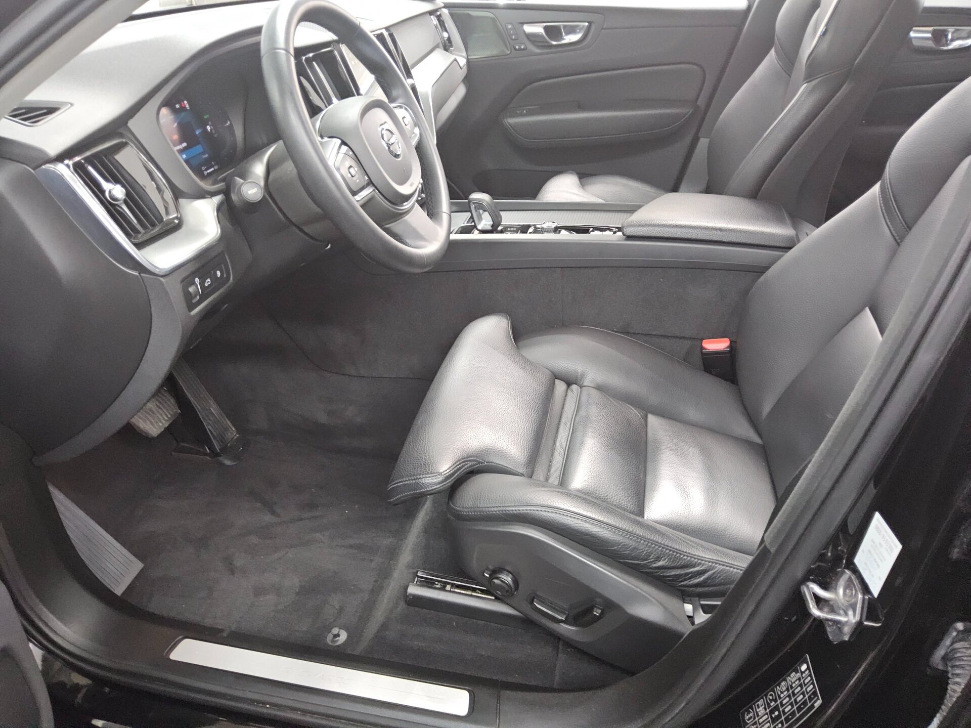 Volvo XC60 T8 AWD Hybrid Inscription Navi LED Pano RFK 9