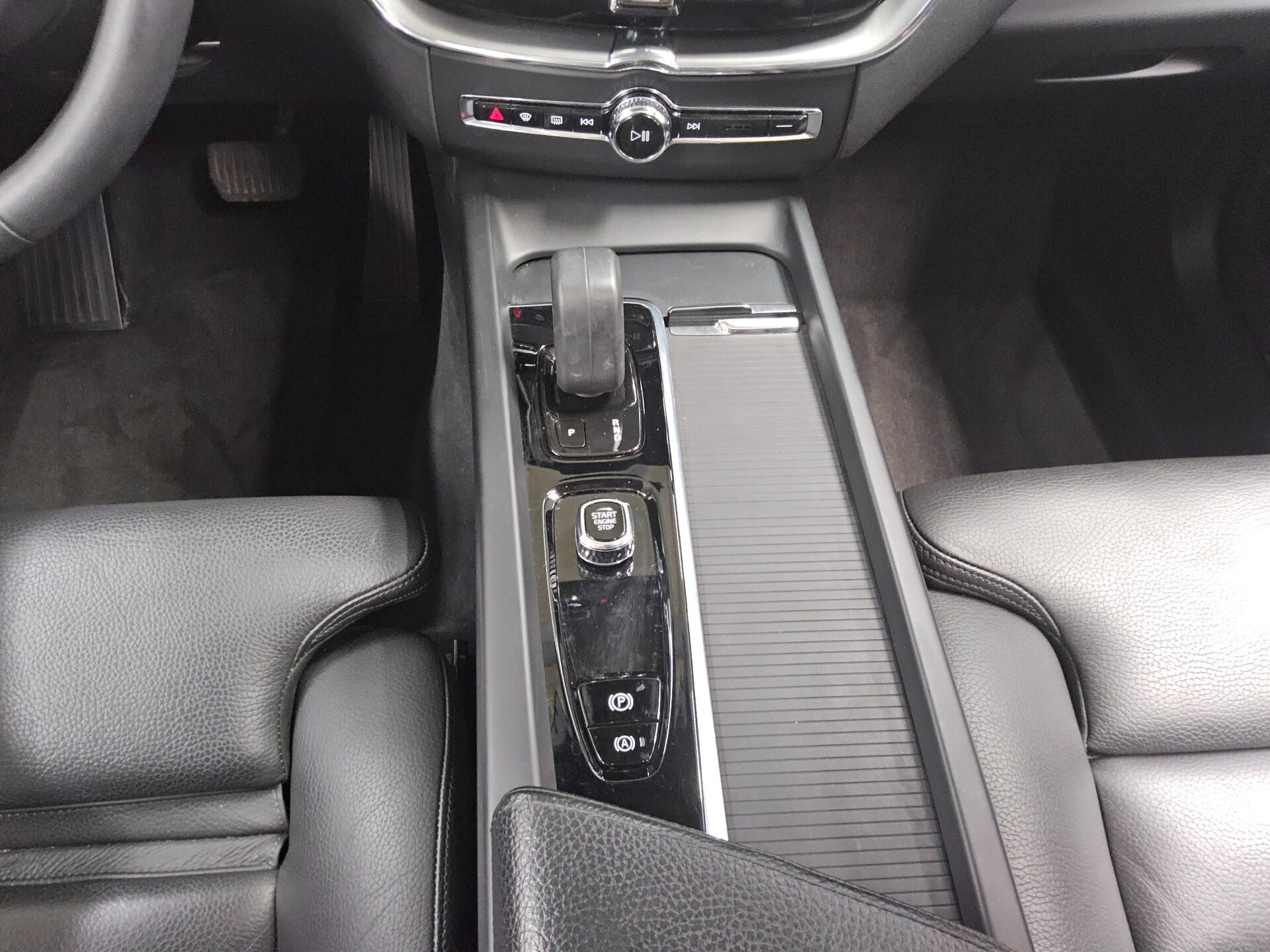Volvo XC60 T8 AWD Hybrid Inscription Navi LED Pano RFK 6