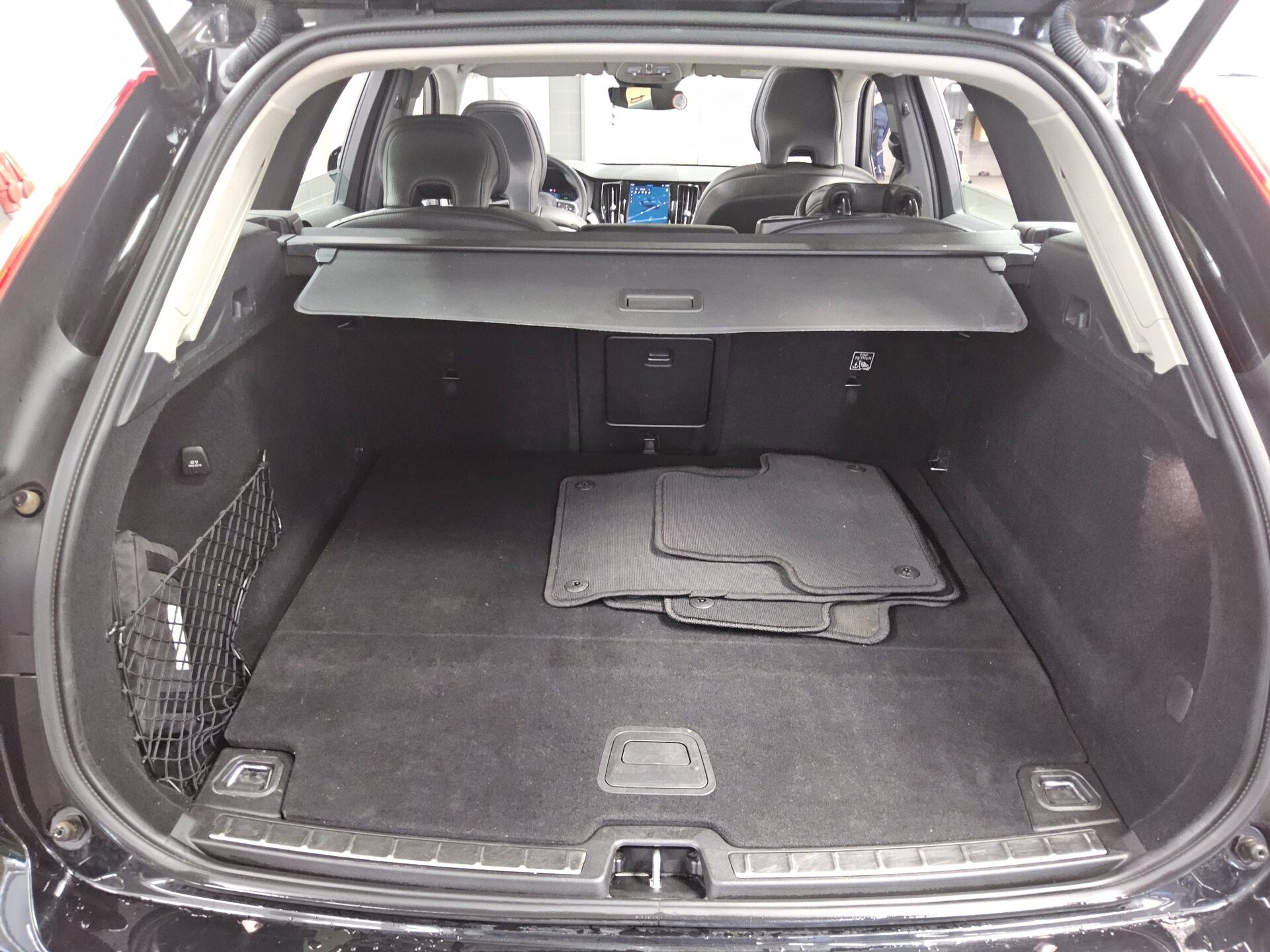 Volvo XC60 T8 AWD Hybrid Inscription Navi LED Pano RFK 12