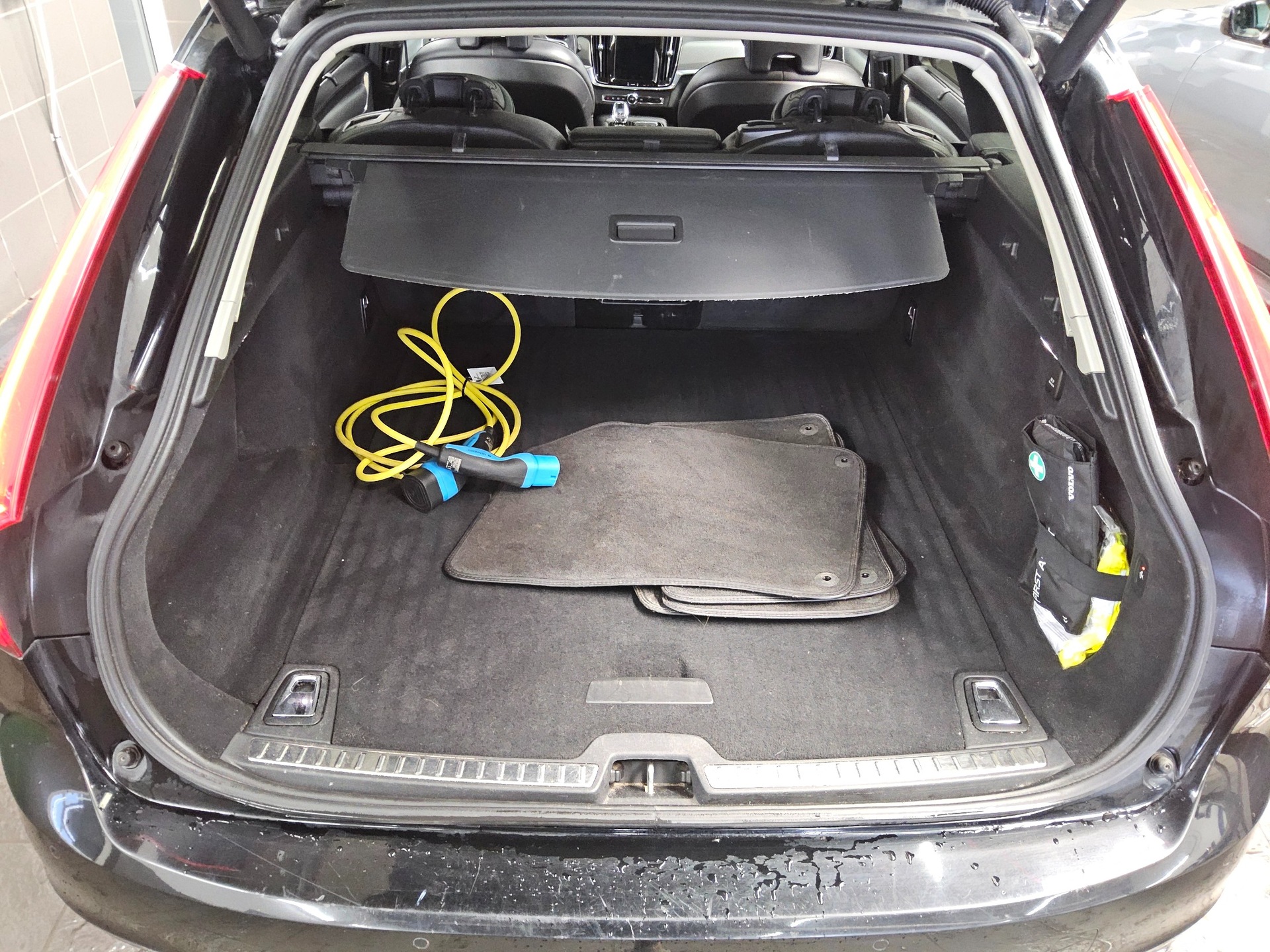 Volvo V90 T8 AWD Hybrid Inscription Leder Navi LED AHK 13