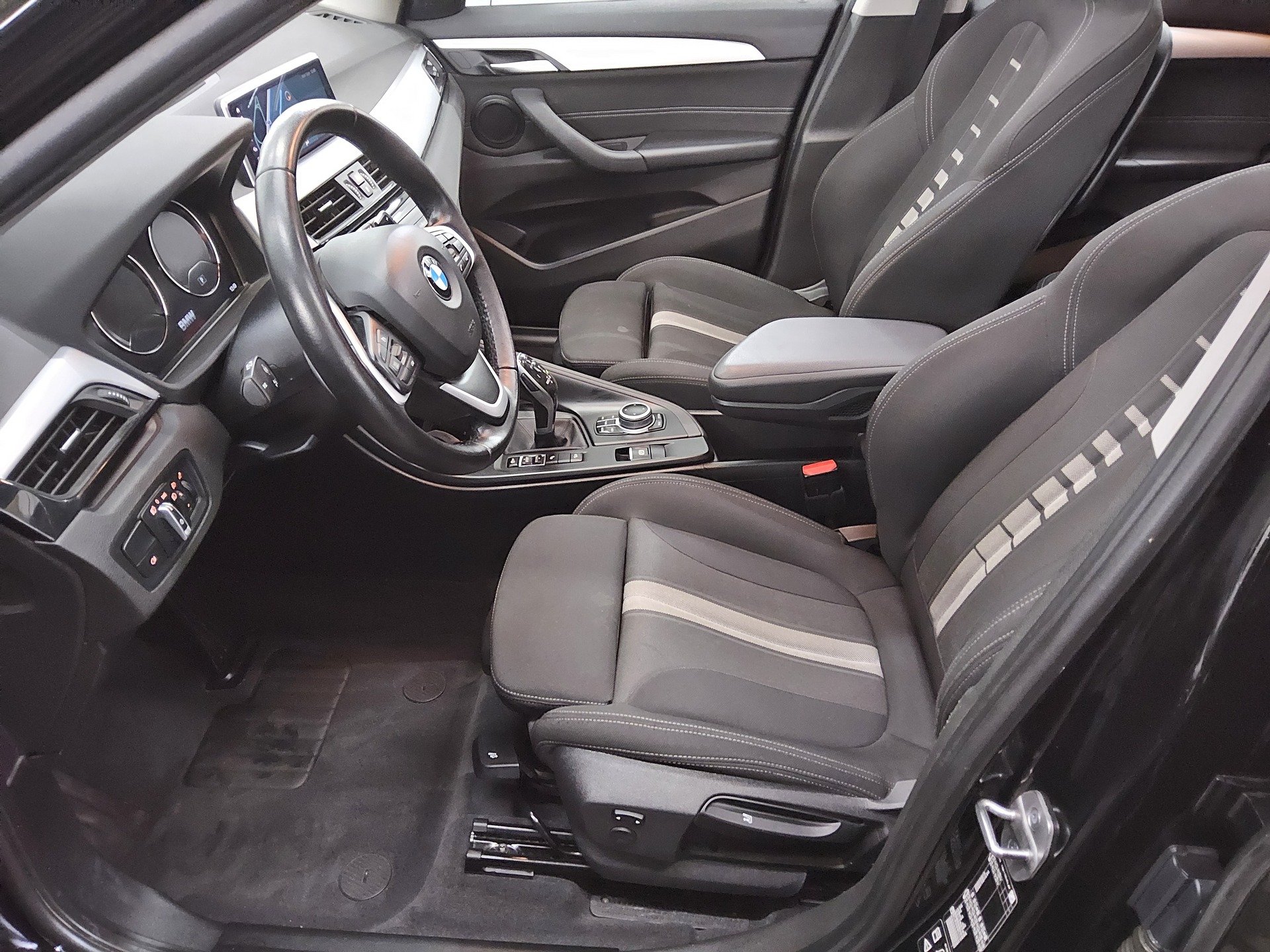 BMW X1 xDrive20d Advantage Navi LED Pano HiFi AHK 8