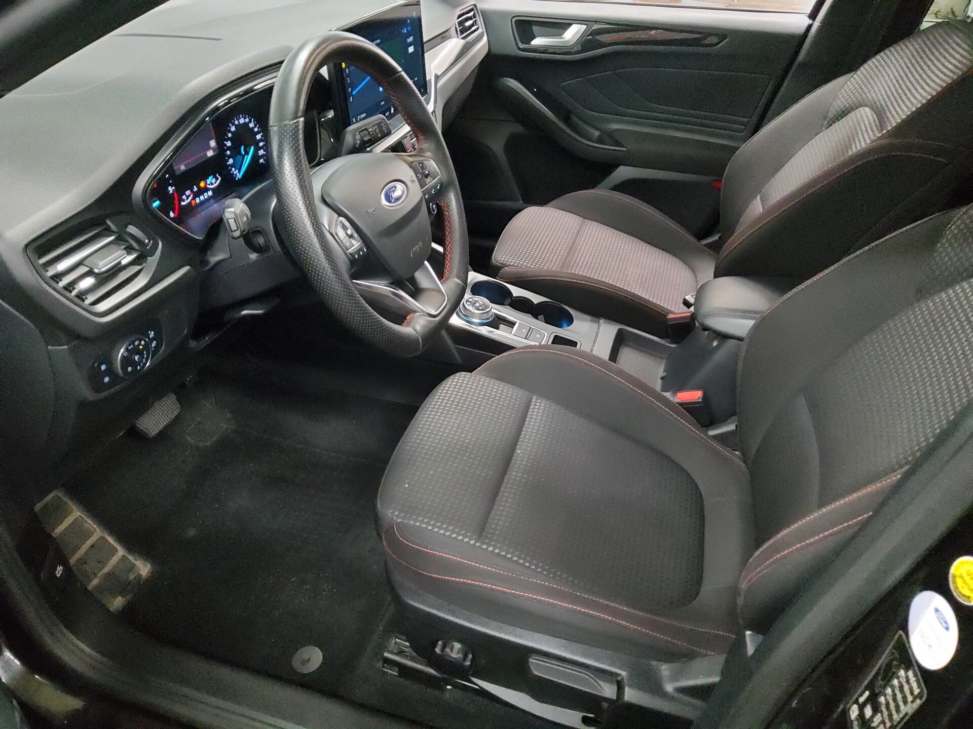 Ford Focus Turnier 1.5 EB ST-Line ACC Navi Shz RfK 8