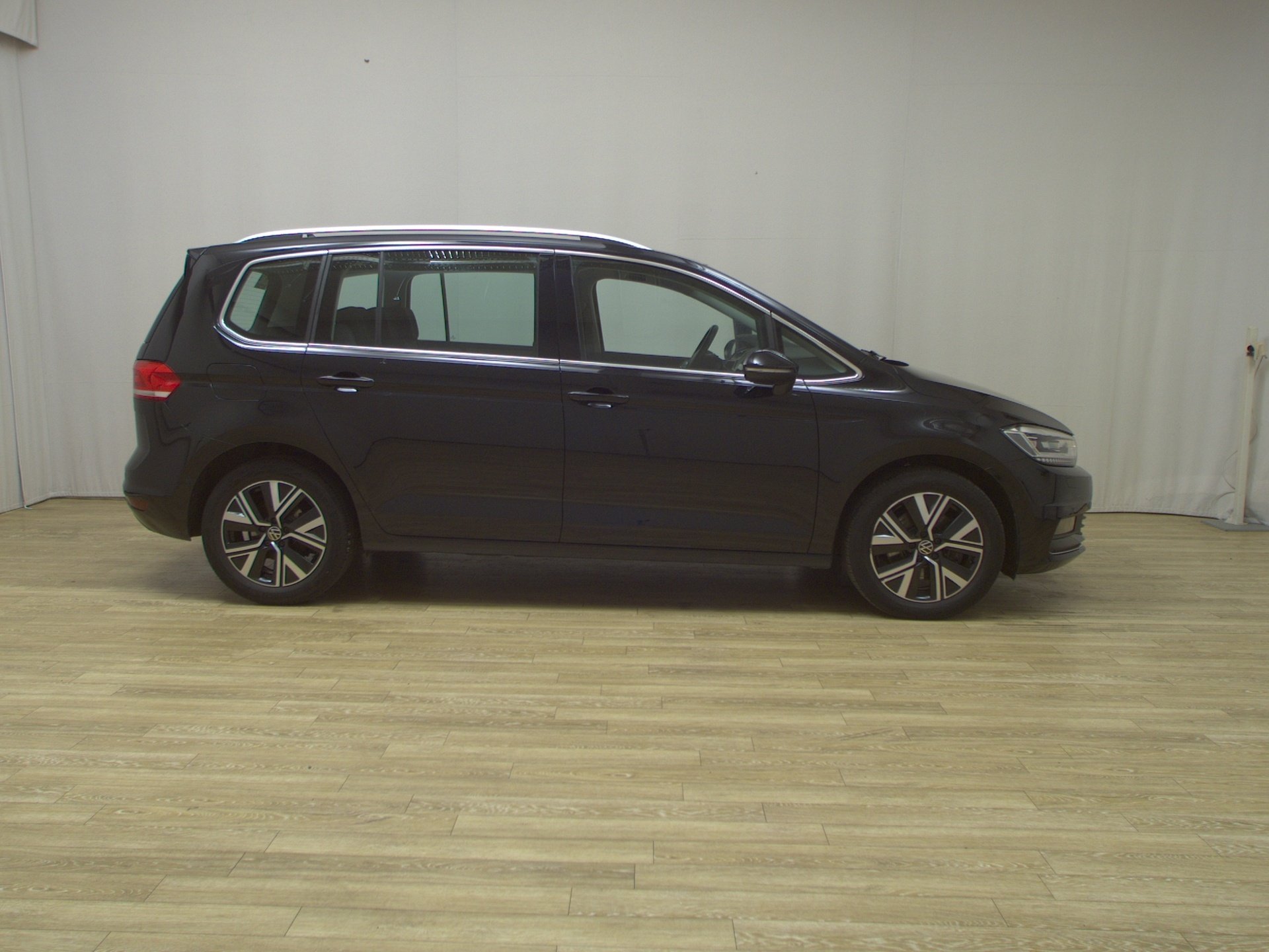 Volkswagen Touran 2.0 TDI Highline Navi LED Shz AHK RFK