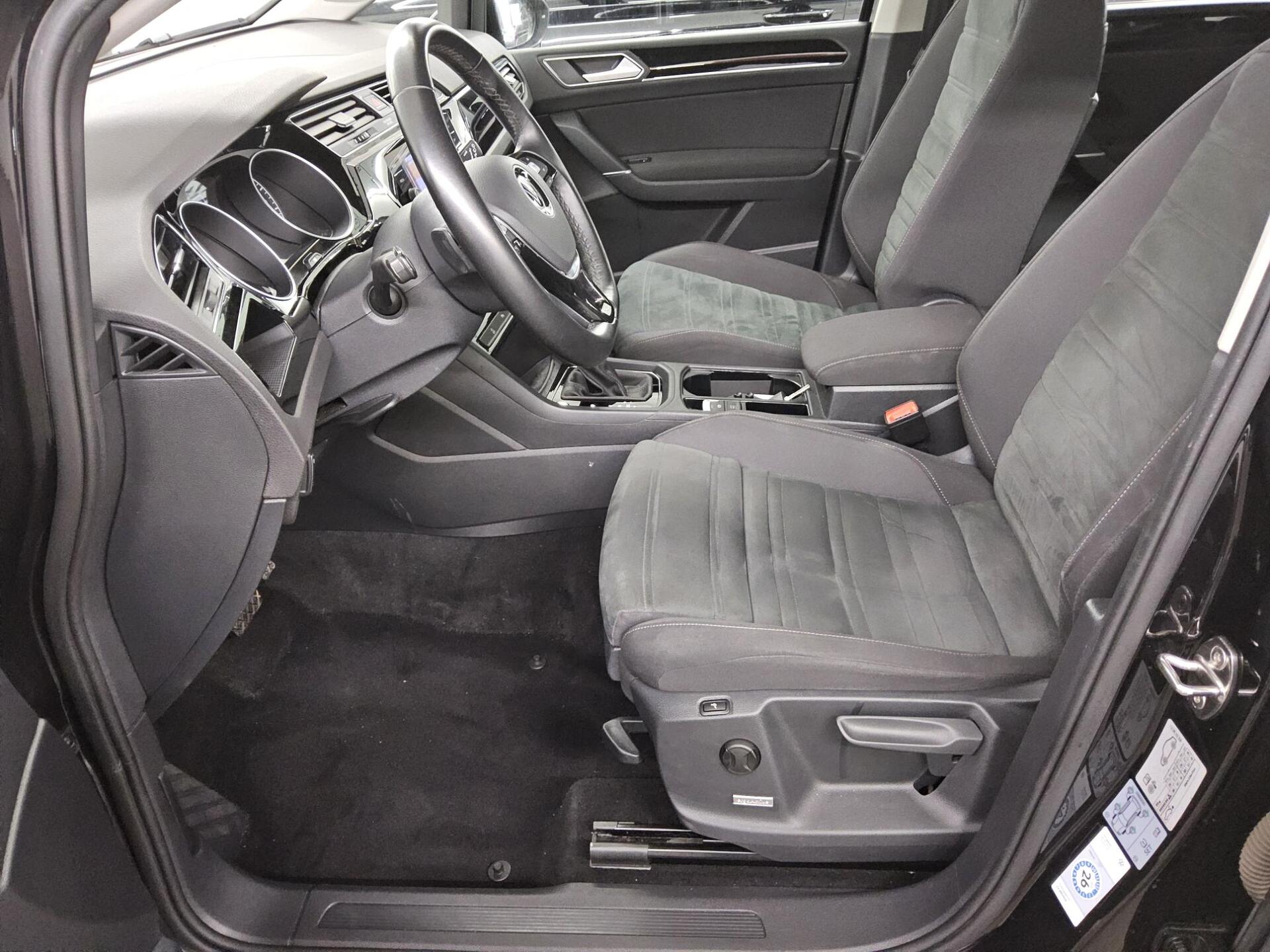Volkswagen Touran 2.0 TDI Highline Navi LED Shz AHK RFK 8