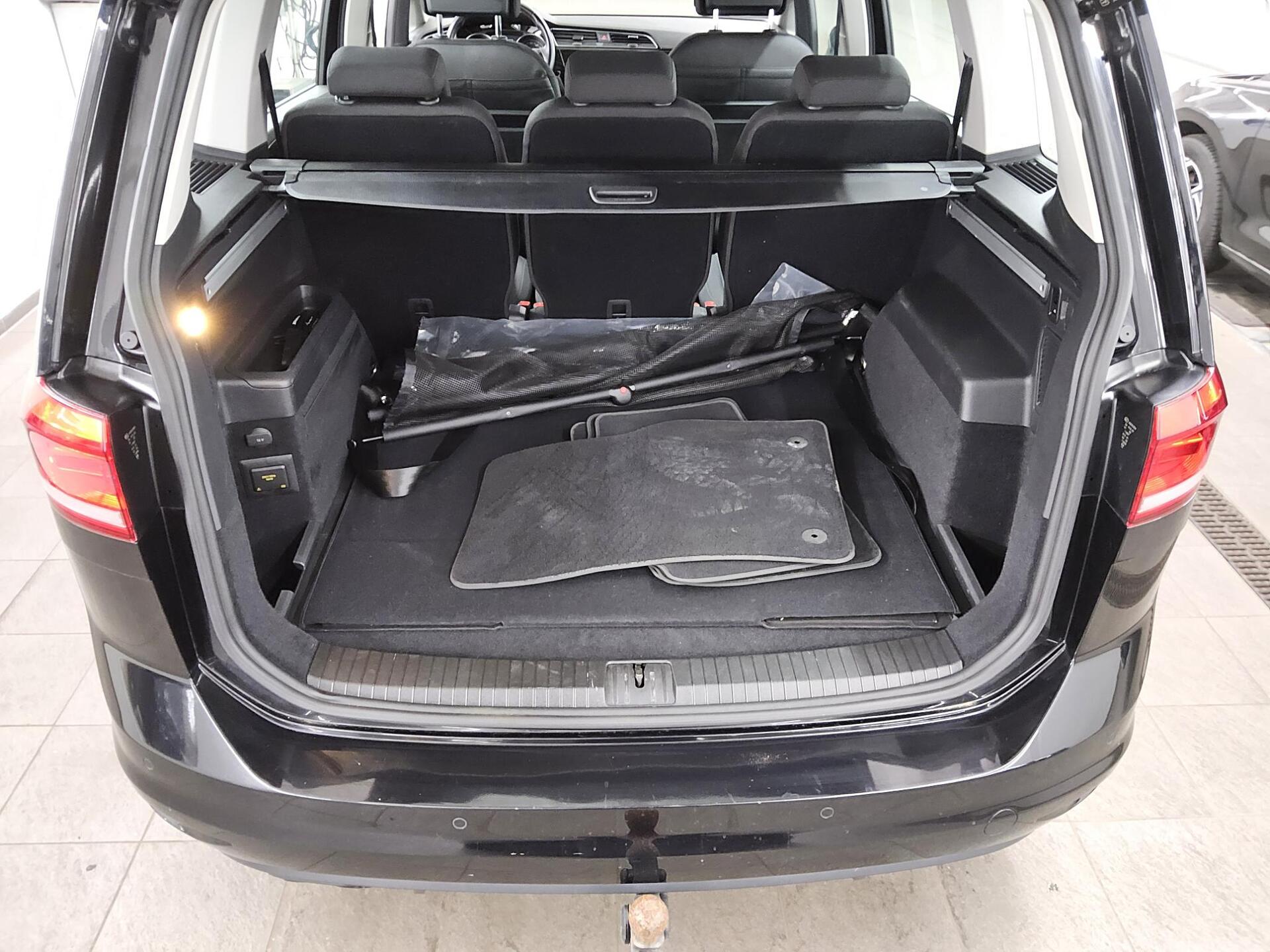 Volkswagen Touran 2.0 TDI Highline Navi LED Shz AHK RFK 11