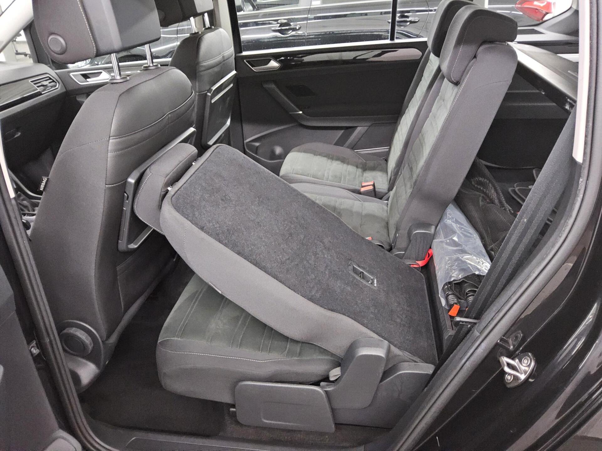Volkswagen Touran 2.0 TDI Highline Navi LED Shz AHK RFK 12