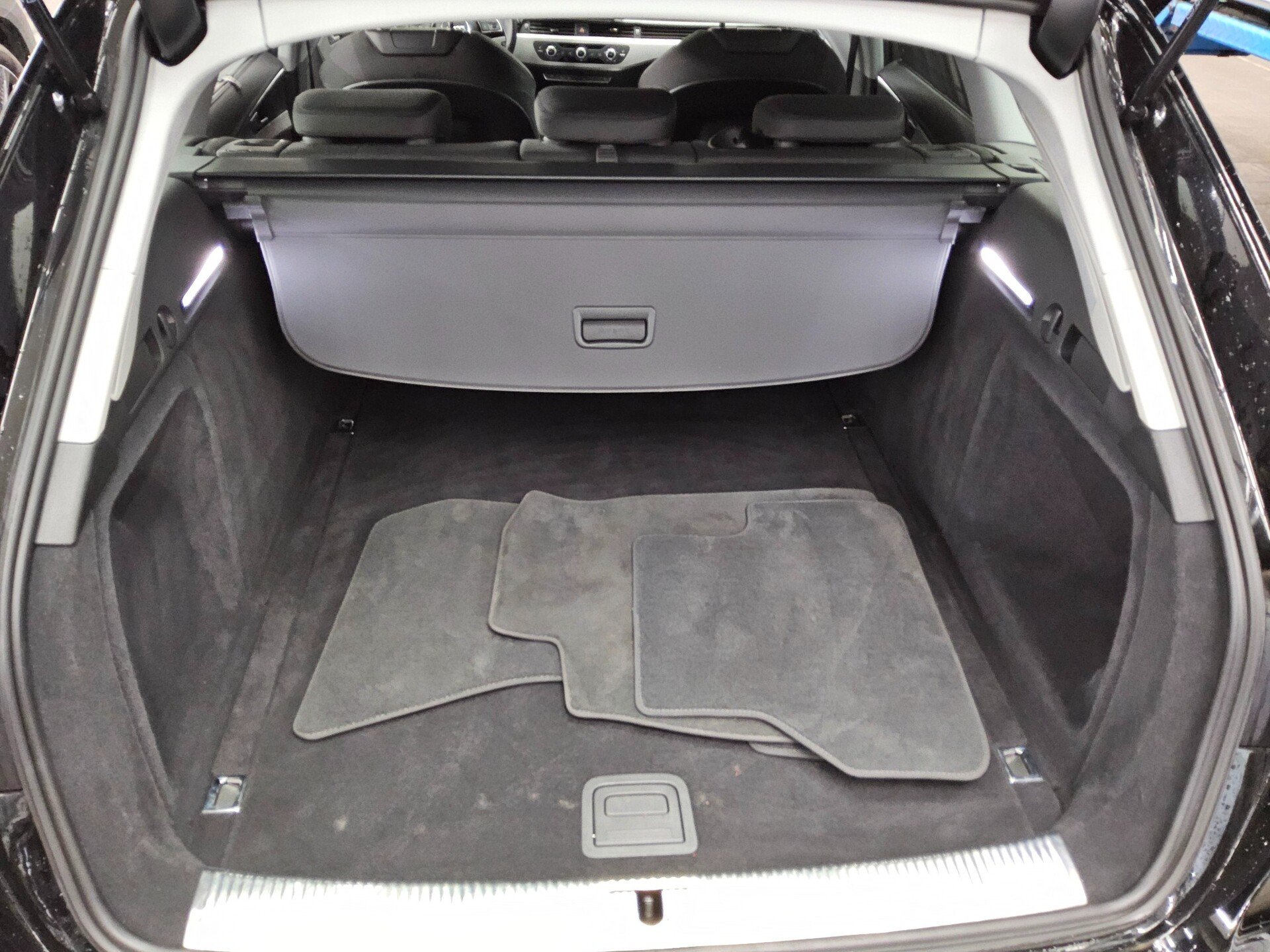 Audi A4 Avant 40 TDI Navi LED Sportsitze PDC 11