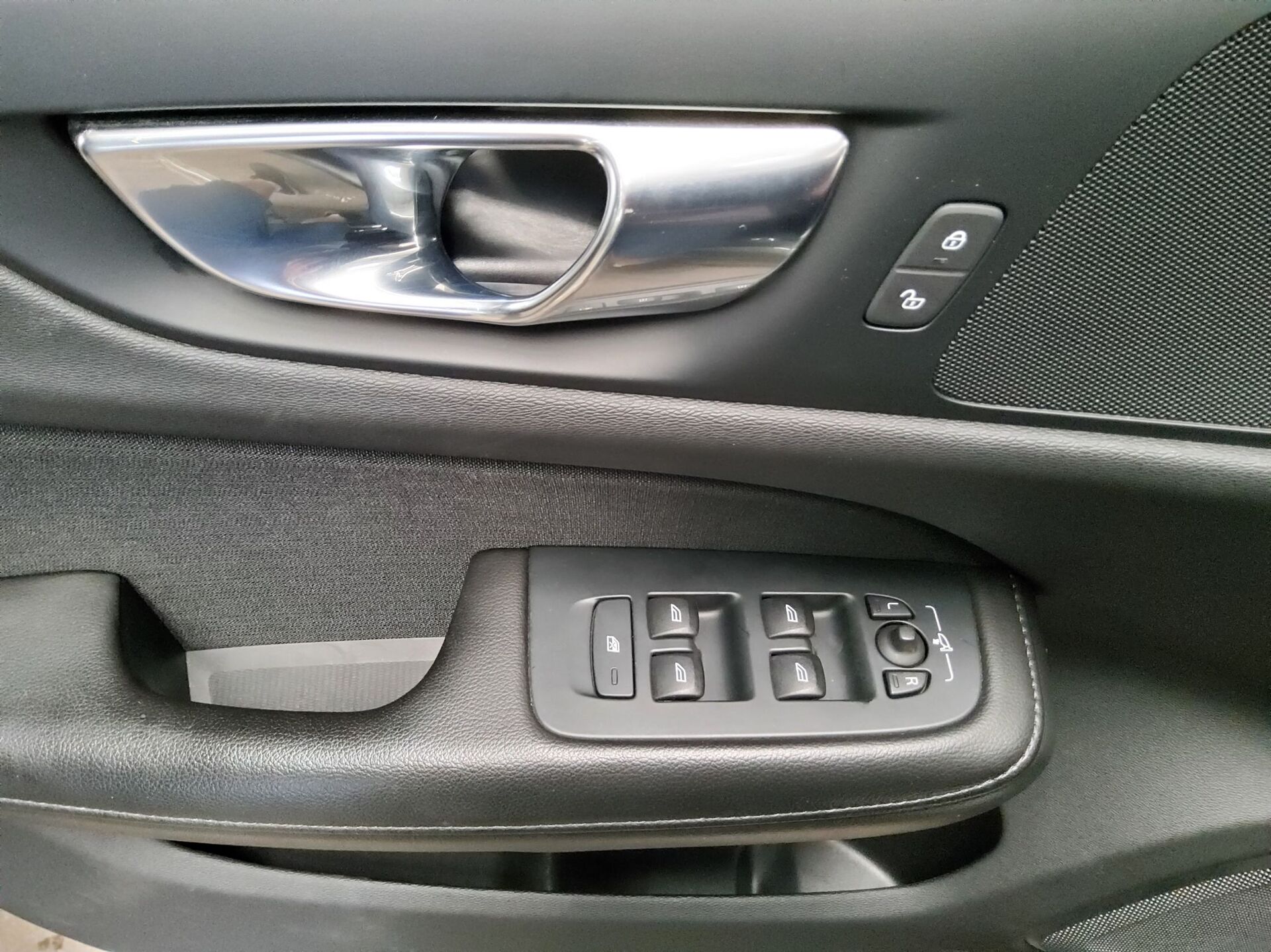 Volvo V60 D3 Momentum Pro T-Leder Navi LED RFK BLIS 10