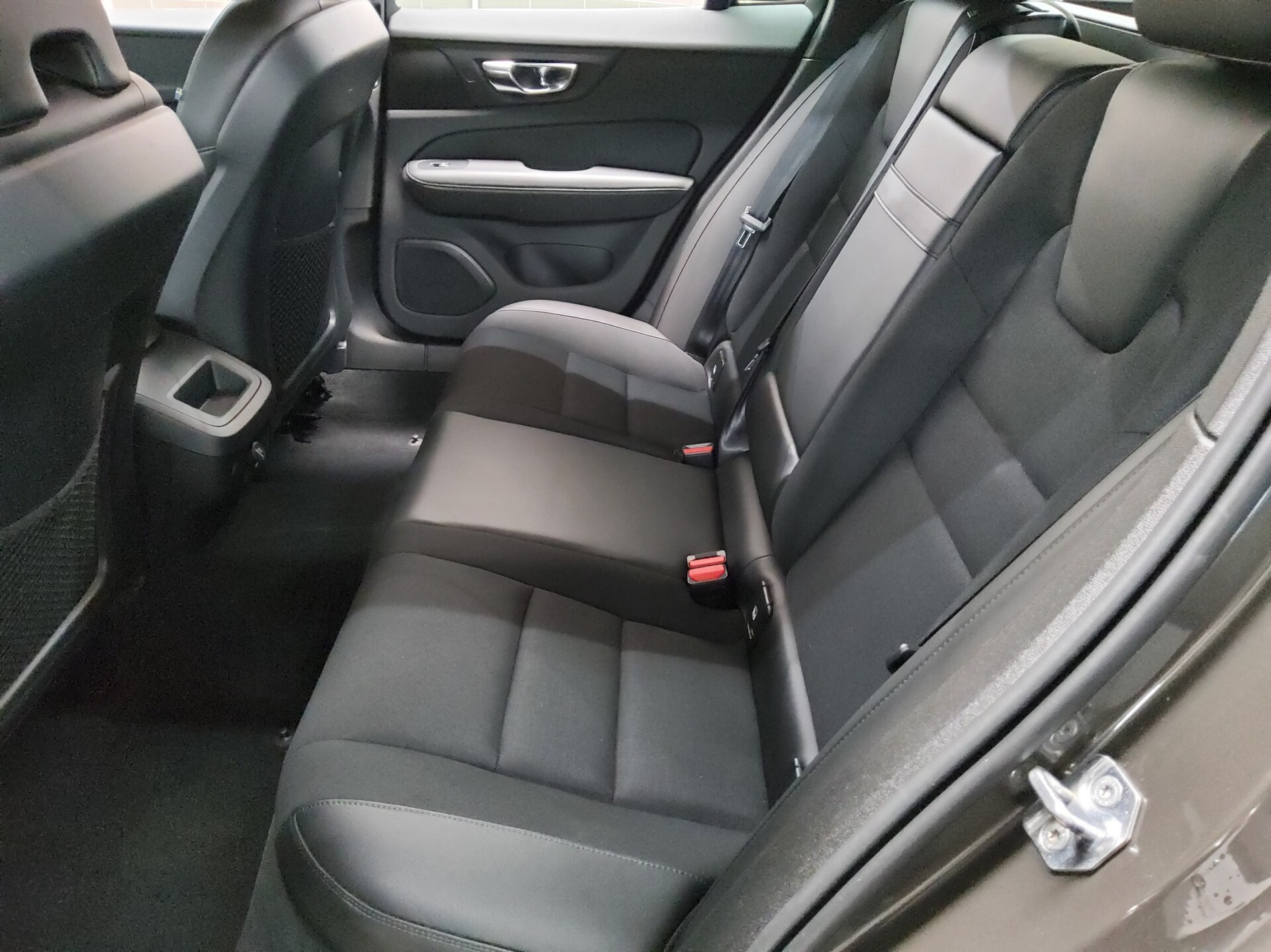Volvo V60 D3 Momentum Pro T-Leder Navi LED RFK BLIS 13