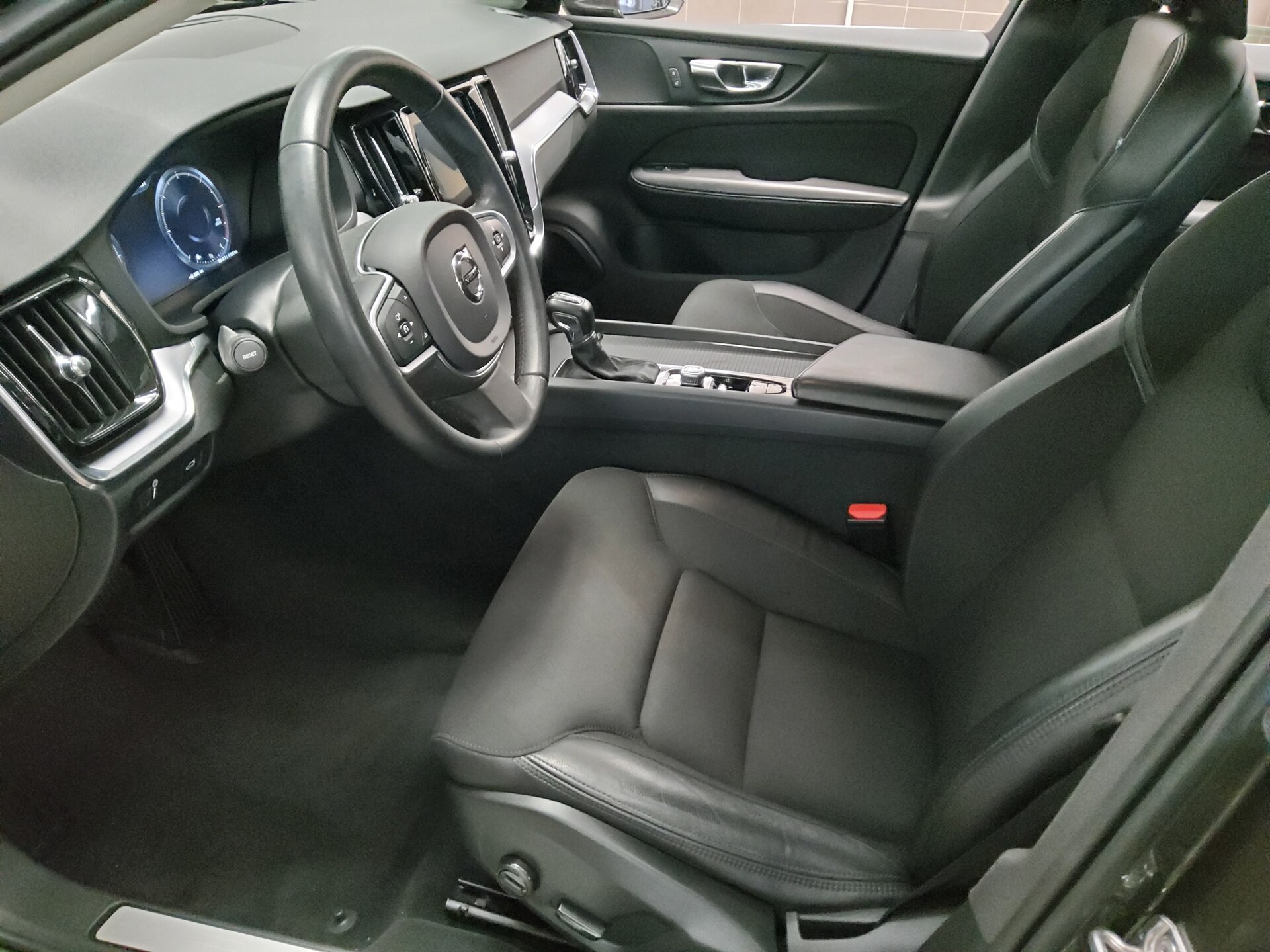 Volvo V60 D3 Momentum Pro T-Leder Navi LED RFK BLIS 9
