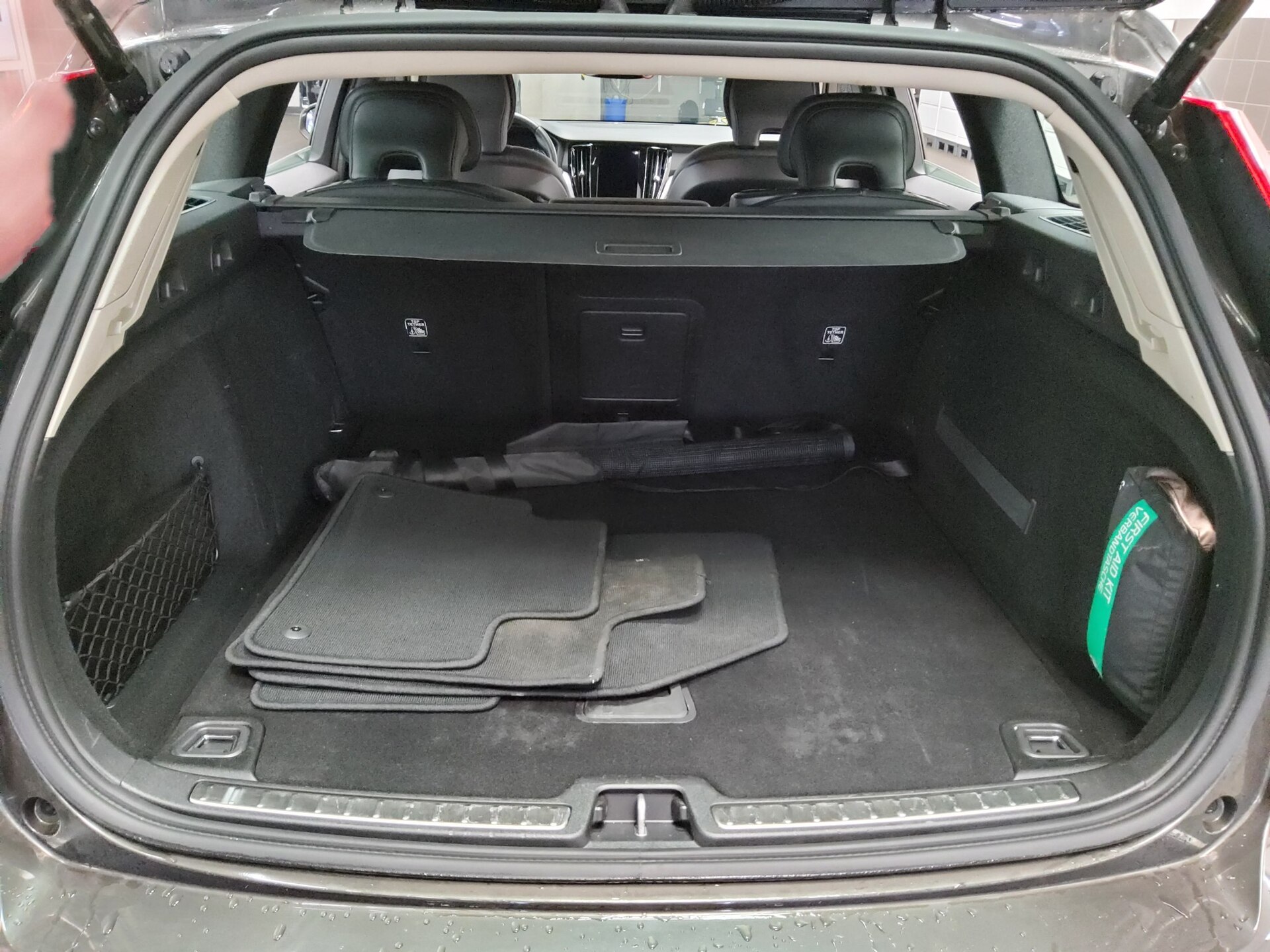 Volvo V60 D3 Momentum Pro T-Leder Navi LED RFK BLIS 12