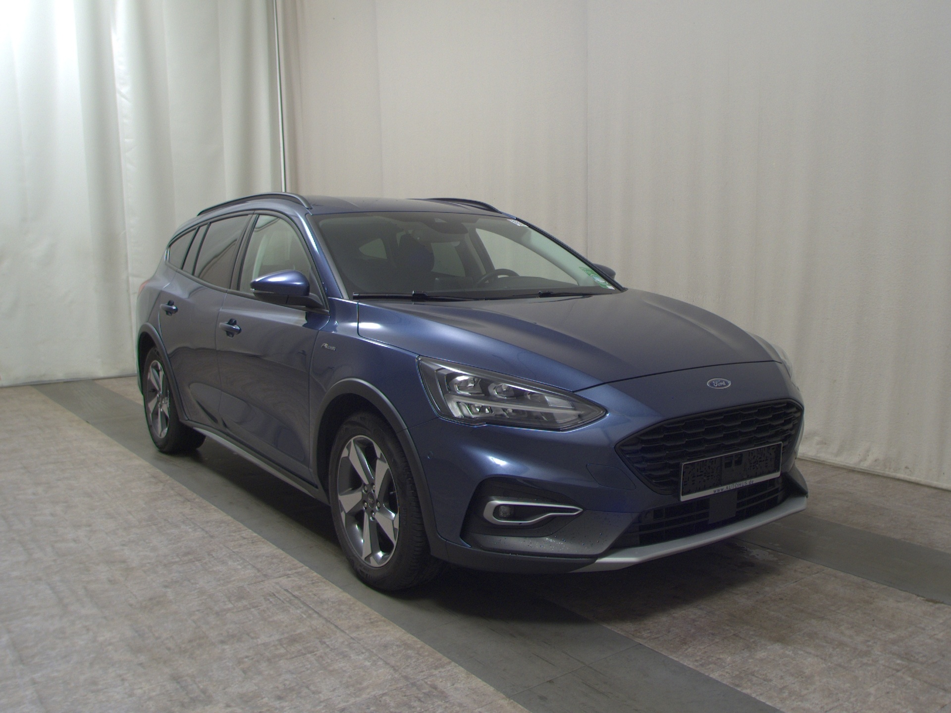 Ford Focus Turnier 2.0 EB Active Navi LED B&O RFK AHK 3