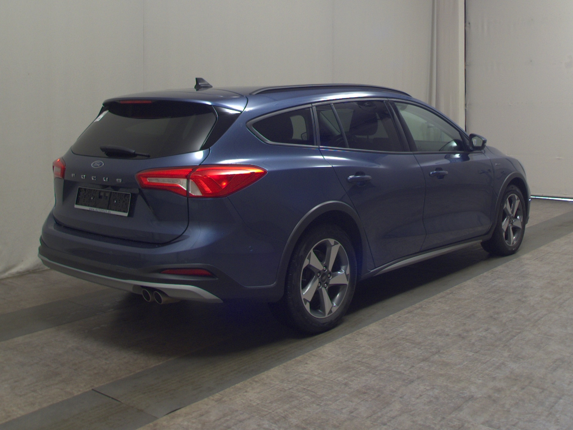 Ford Focus Turnier 2.0 EB Active Navi LED B&O RFK AHK 4