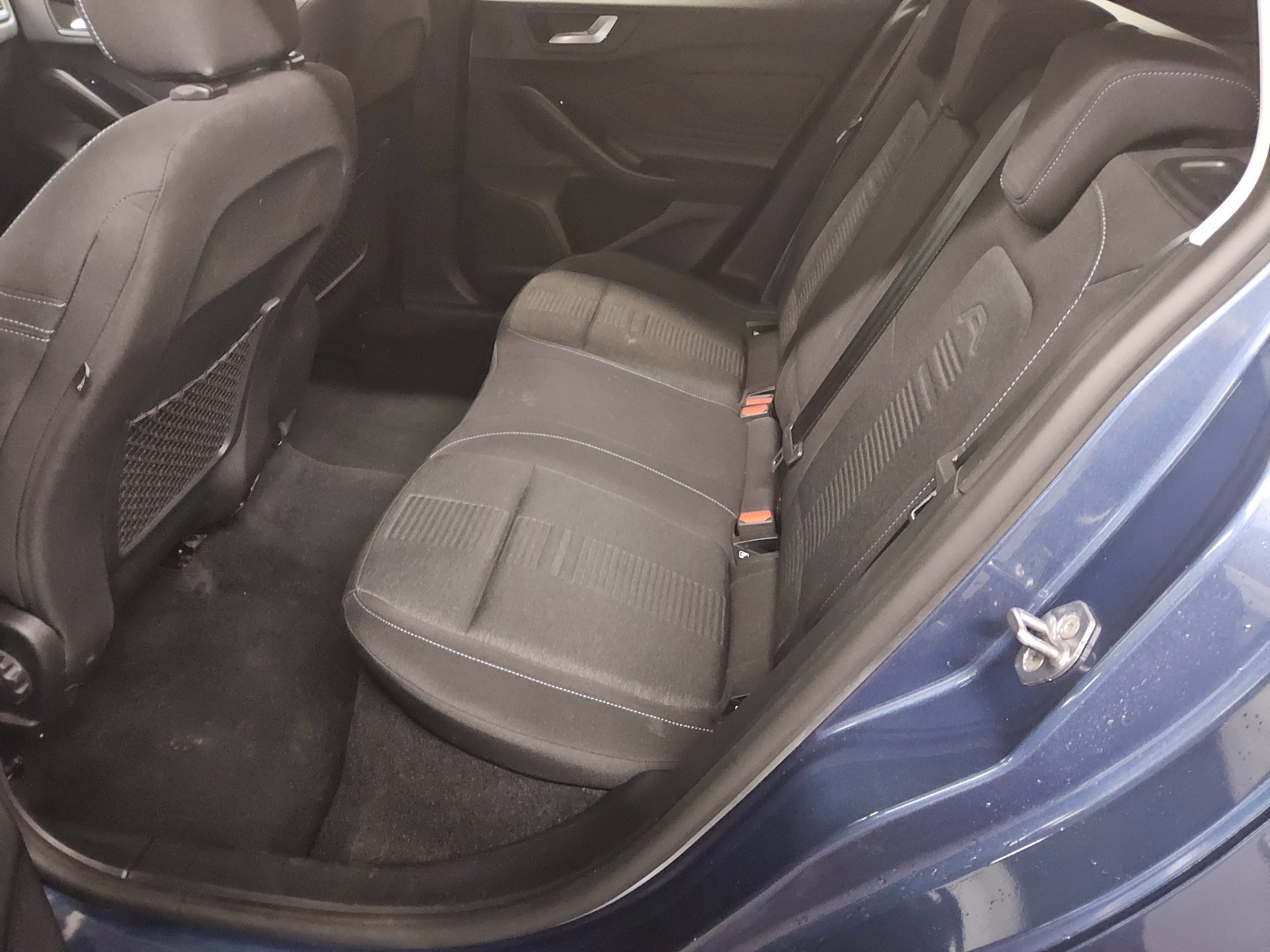 Ford Focus Turnier 2.0 EB Active Navi LED B&O RFK AHK 13