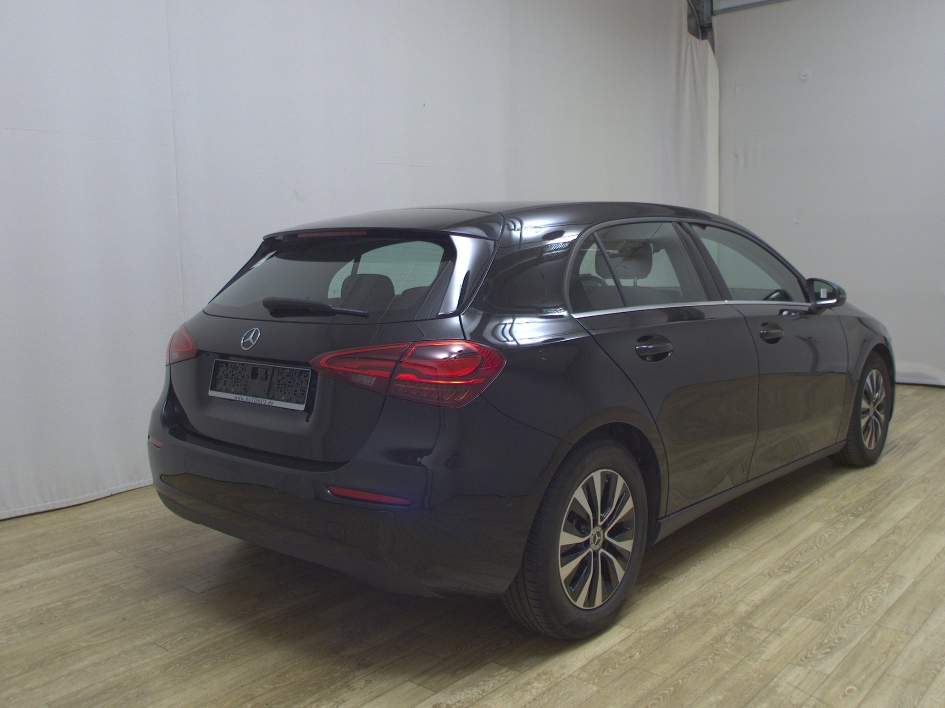 Mercedes-Benz A 200 d Navi LED RFK MBUX PDC Shz 4