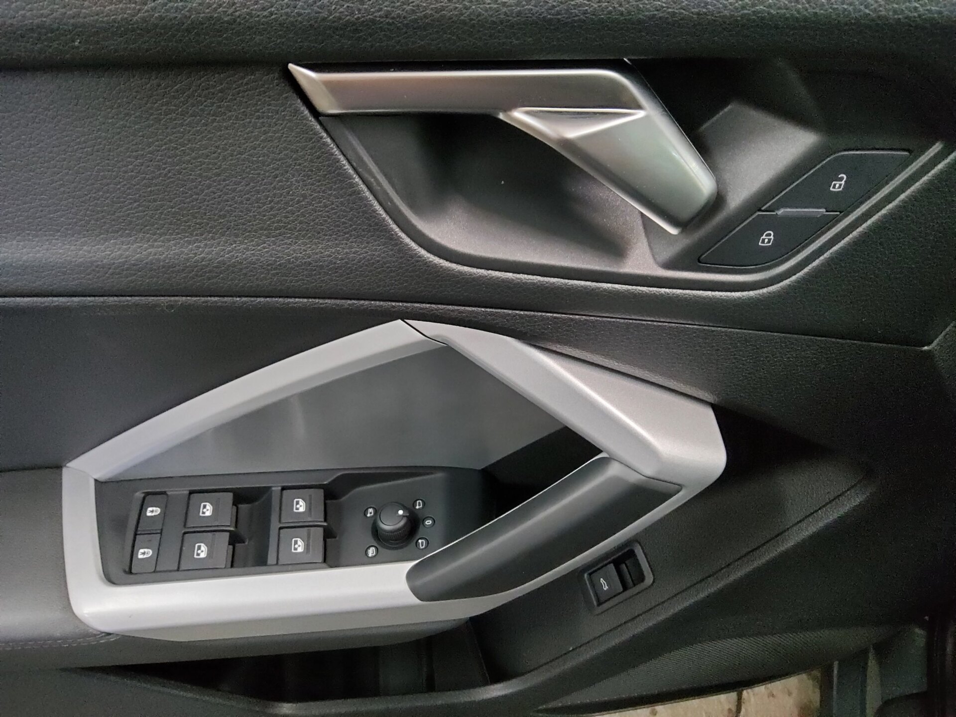 Audi Q3 35 TDI advanced Leder Navi+ LED vc RFK Sound 10