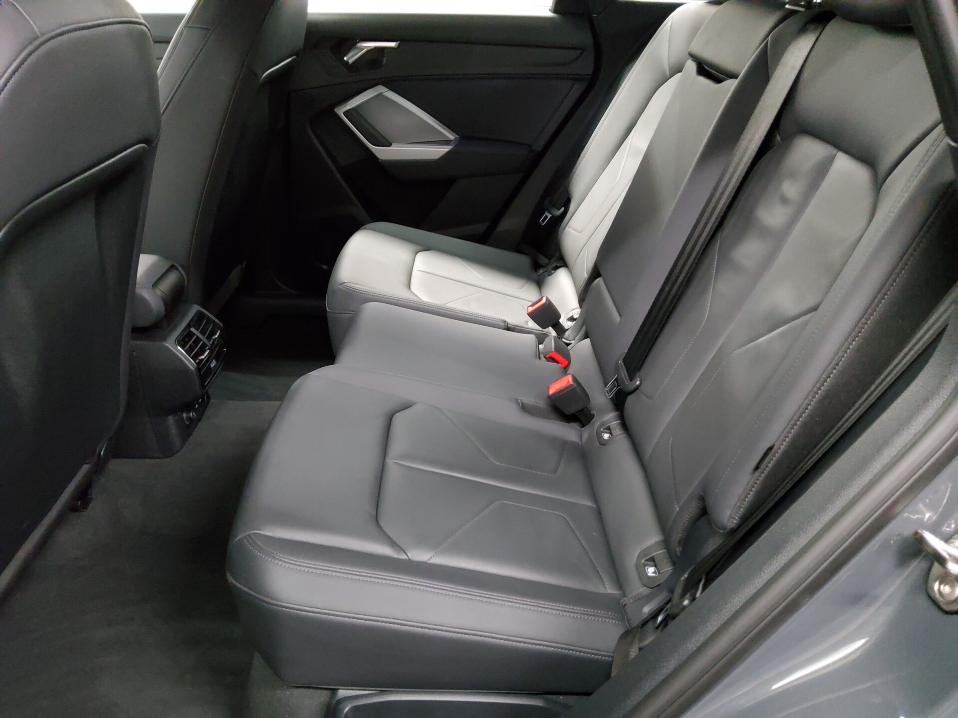 Audi Q3 35 TDI advanced Leder Navi+ LED vc RFK Sound 13