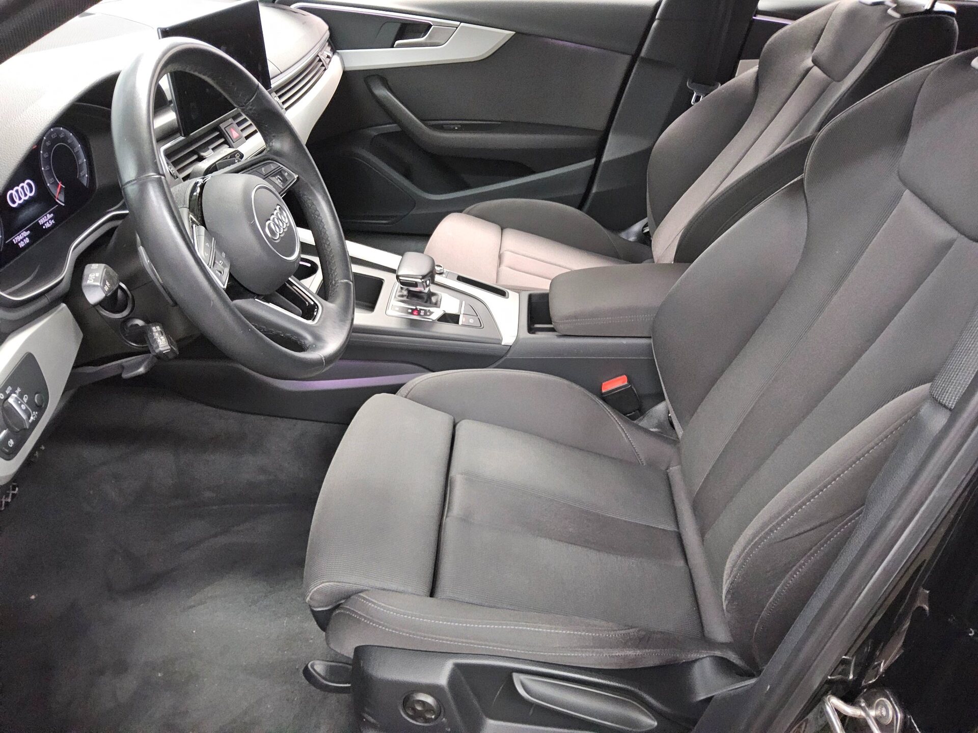 Audi A4 Avant 35 TDI Navi LED Virtual Sound 9