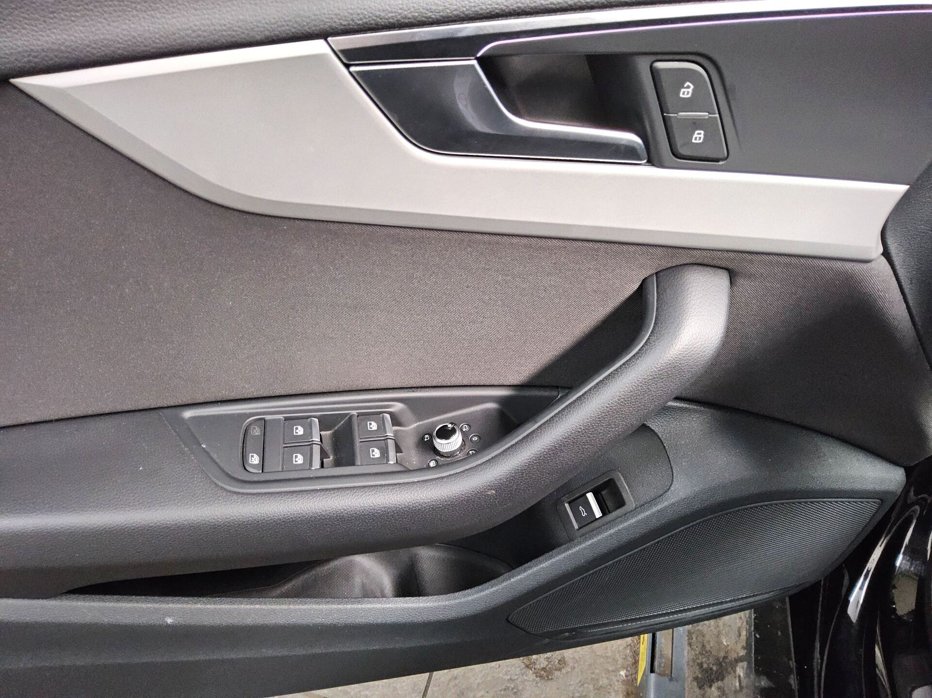 Audi A4 Avant 35 TDI Navi LED Virtual Sound 10