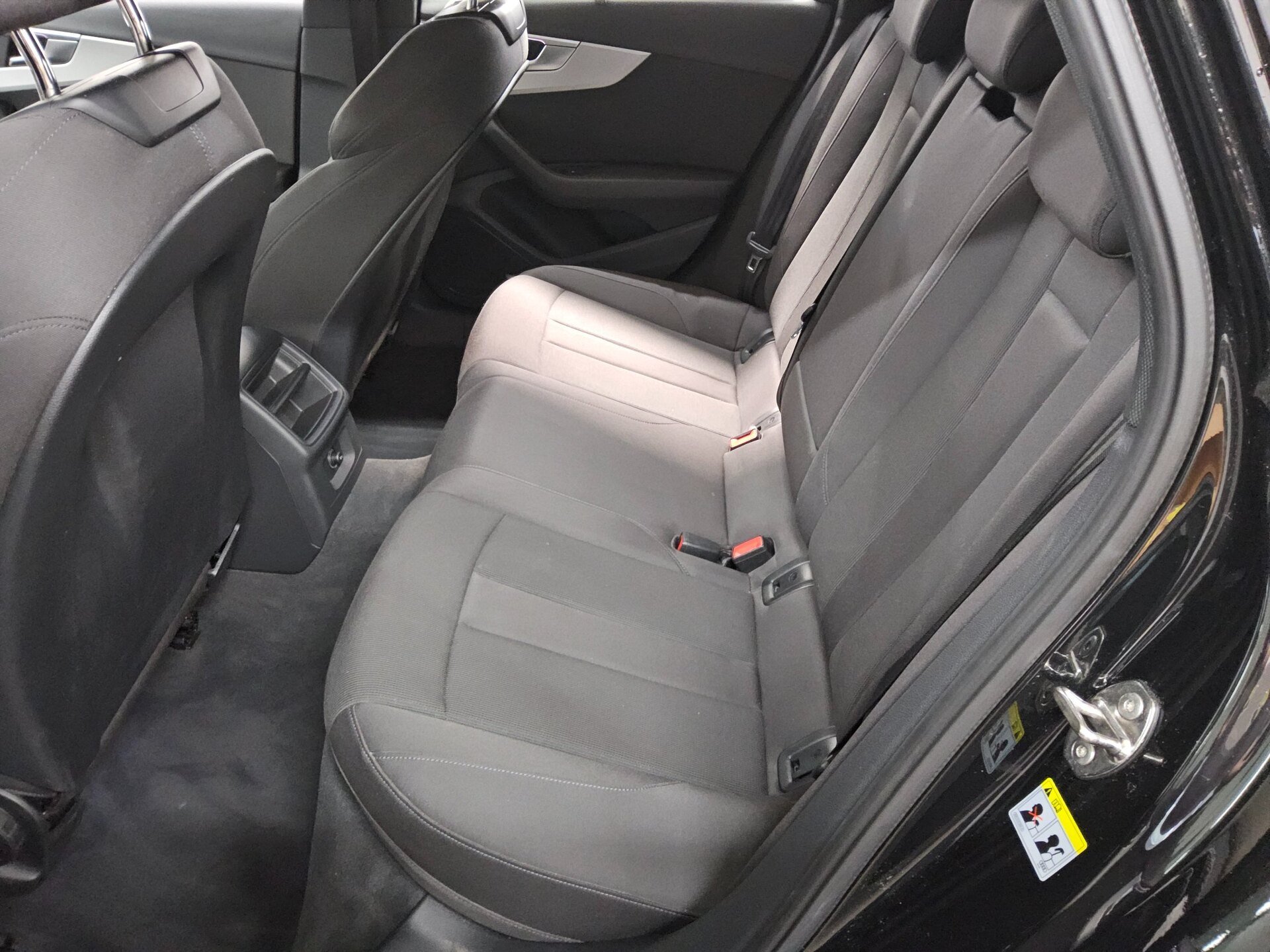 Audi A4 Avant 35 TDI Navi LED Virtual Sound 13