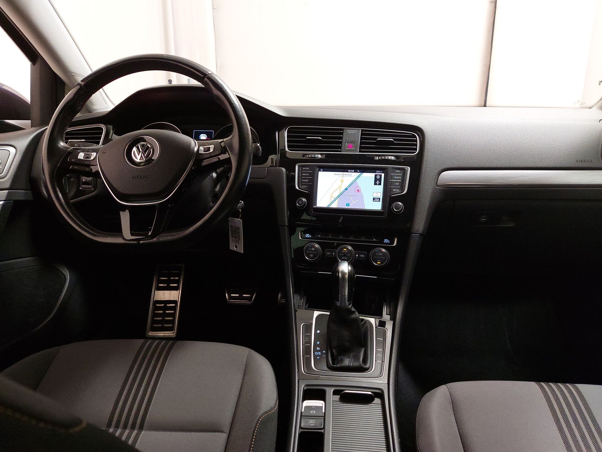 Volkswagen Golf-7 Var. 1.6 TDI Allstar Navi PDC SHZ 12