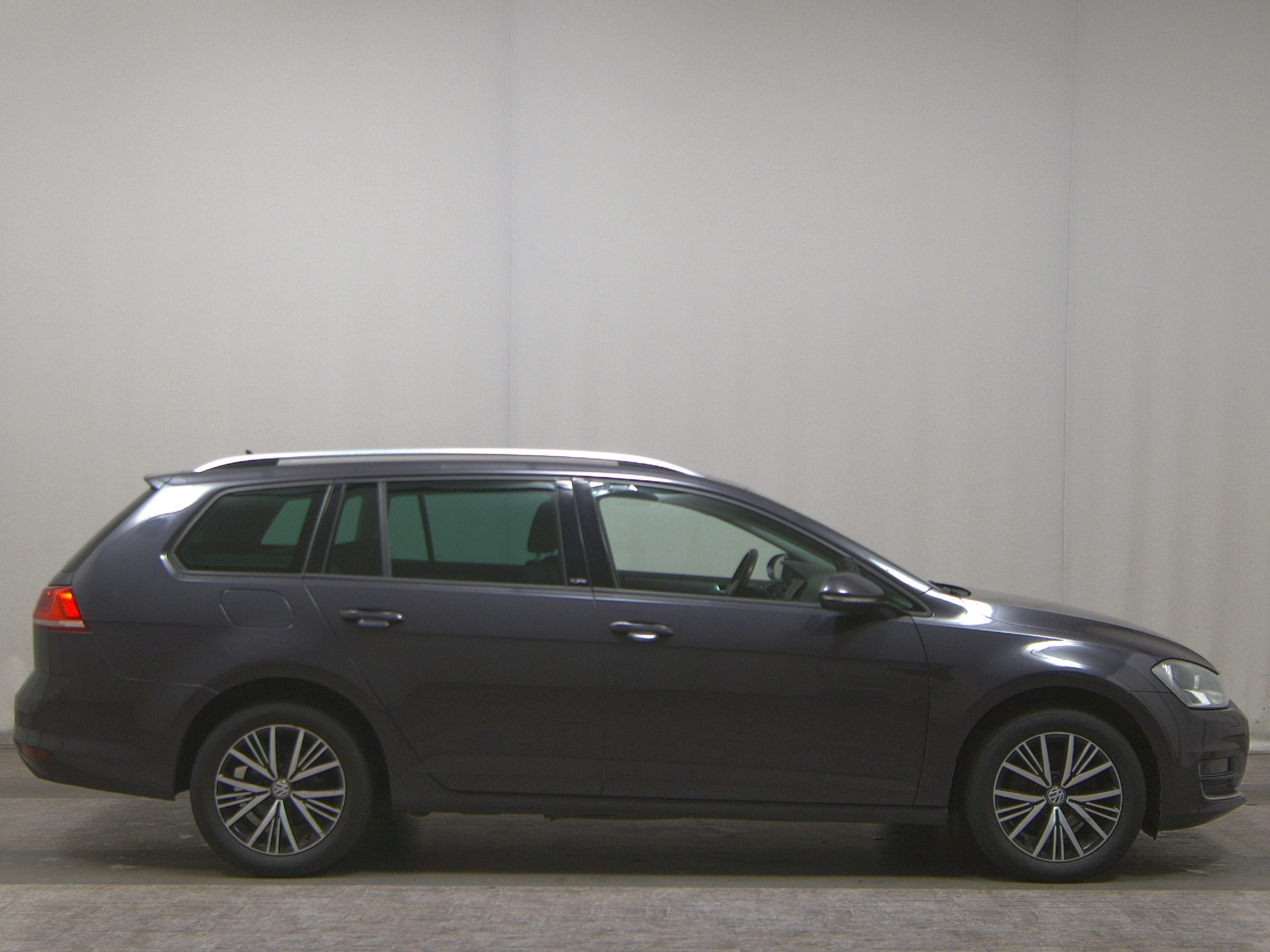 Volkswagen Golf-7 Var. 1.6 TDI Allstar Navi PDC SHZ