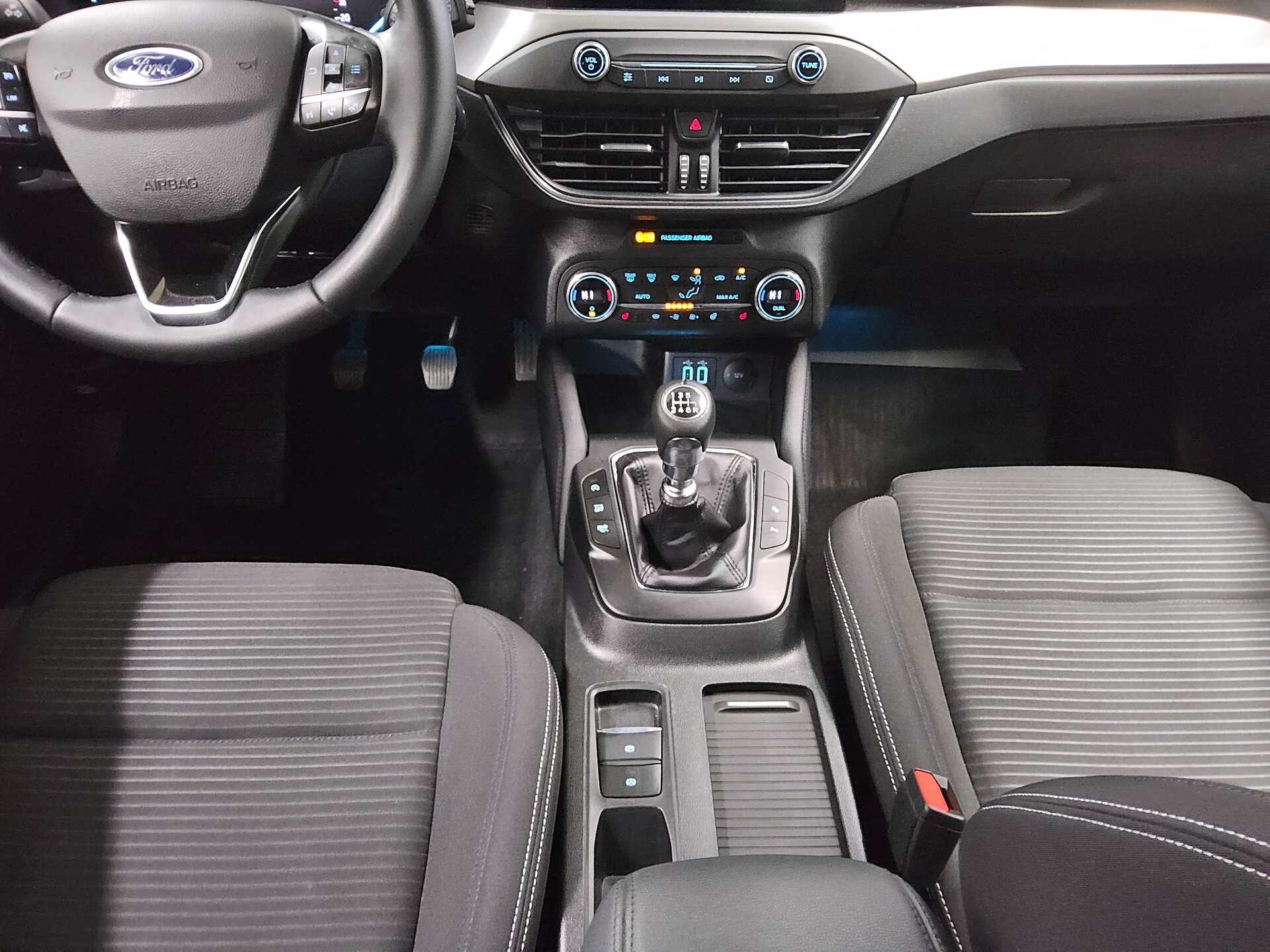 Ford Focus Turnier 1.0 EB Titanium Navi LED RFK PDC 6